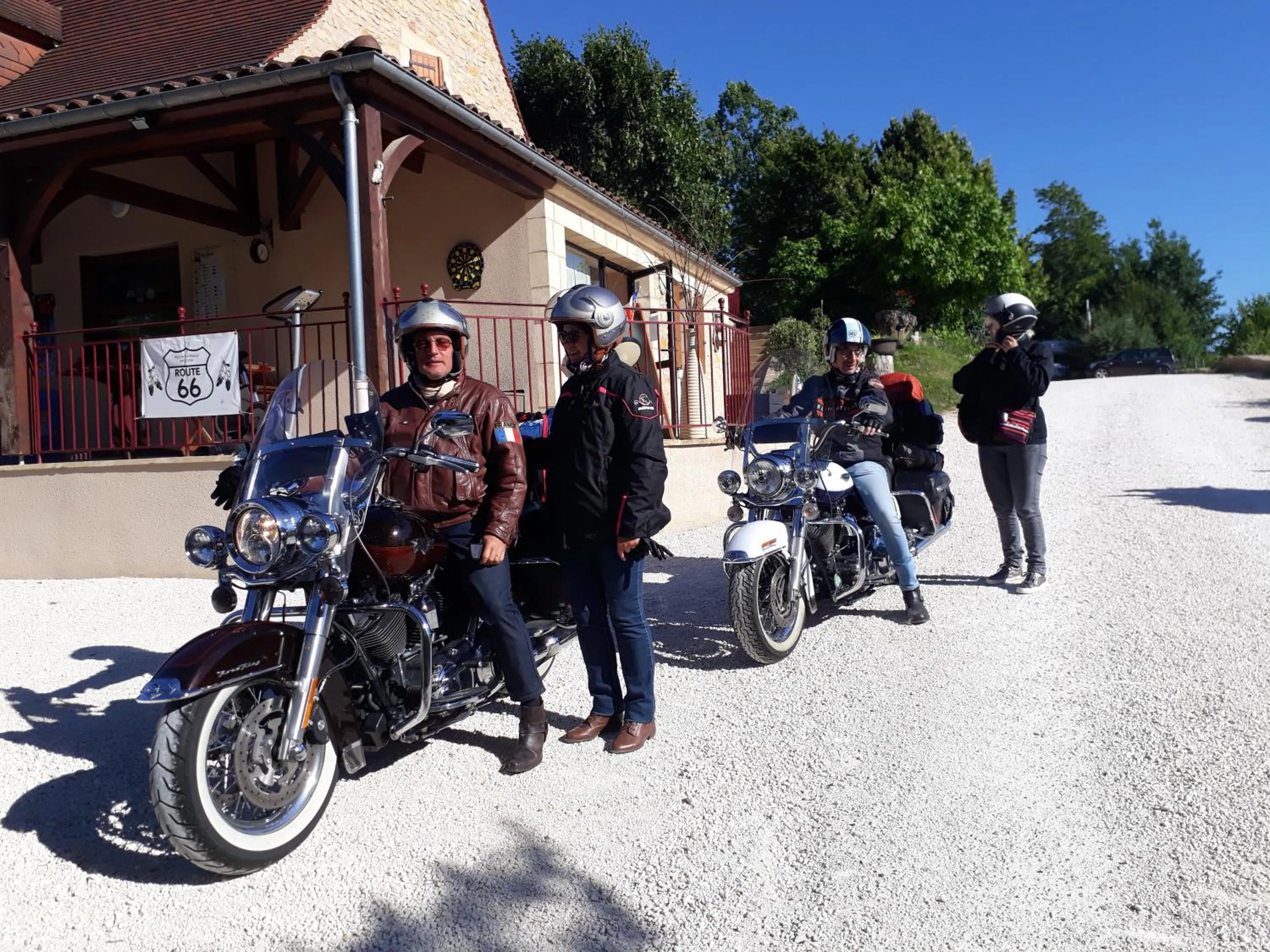 group of guests in Les Chalets d'Argentouleau
