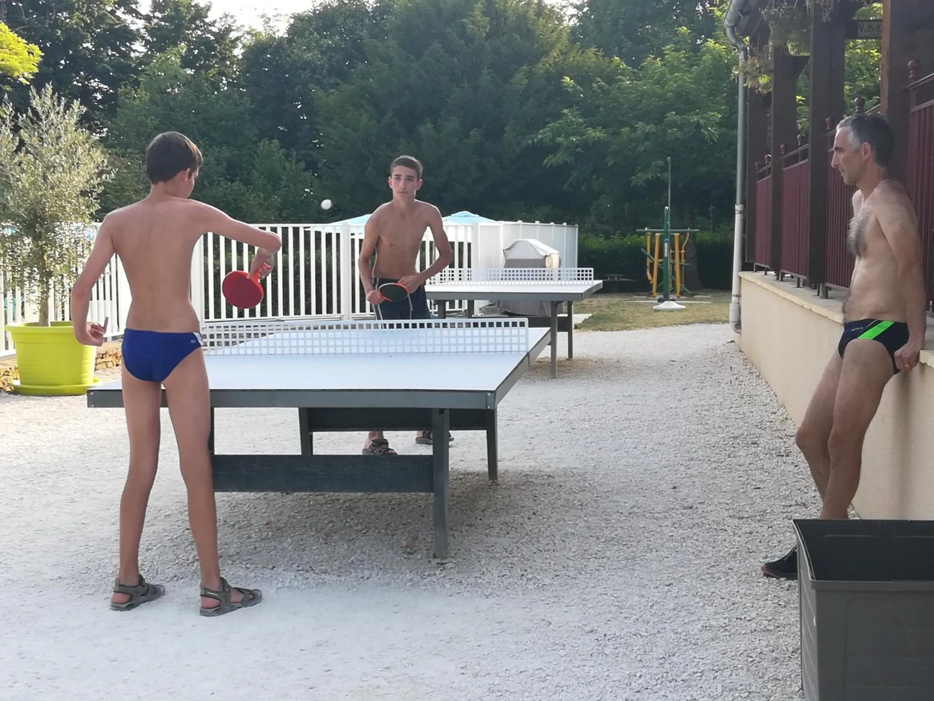 Table tennis in Les Chalets d'Argentouleau