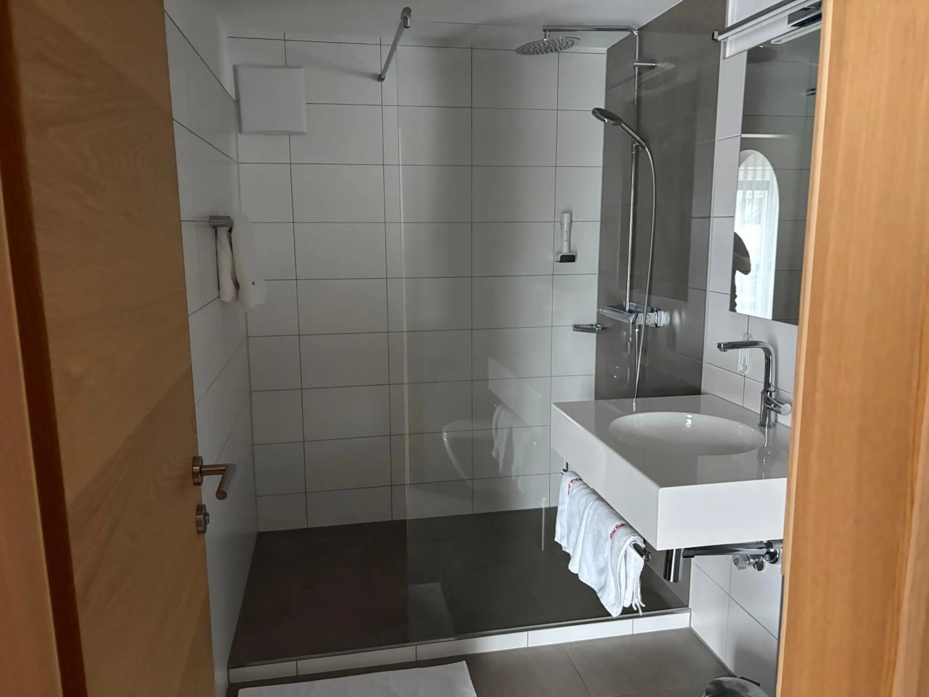 Bathroom, Bed in Hotel Cafe Lorenz