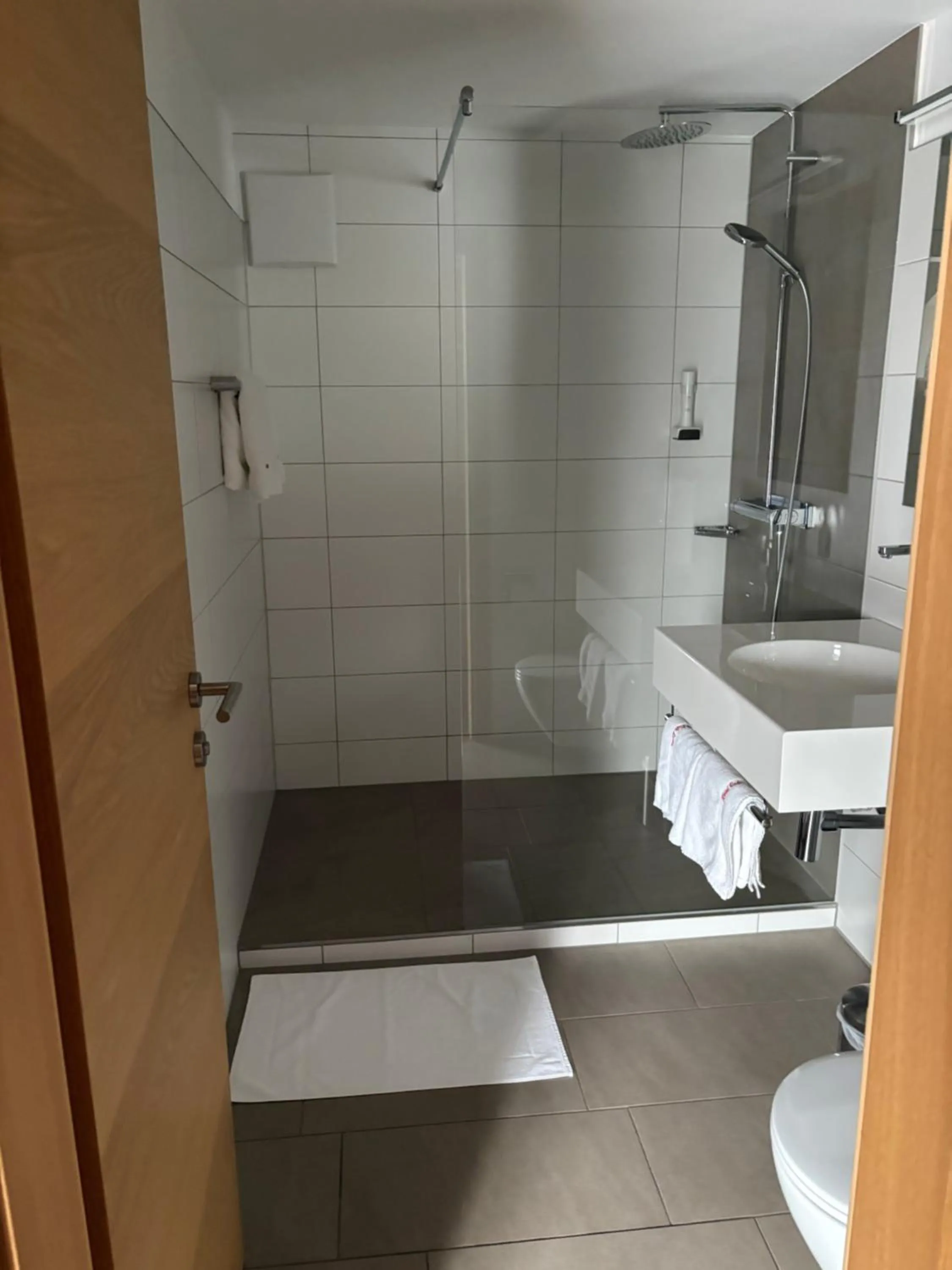 Shower in Hotel Cafe Lorenz