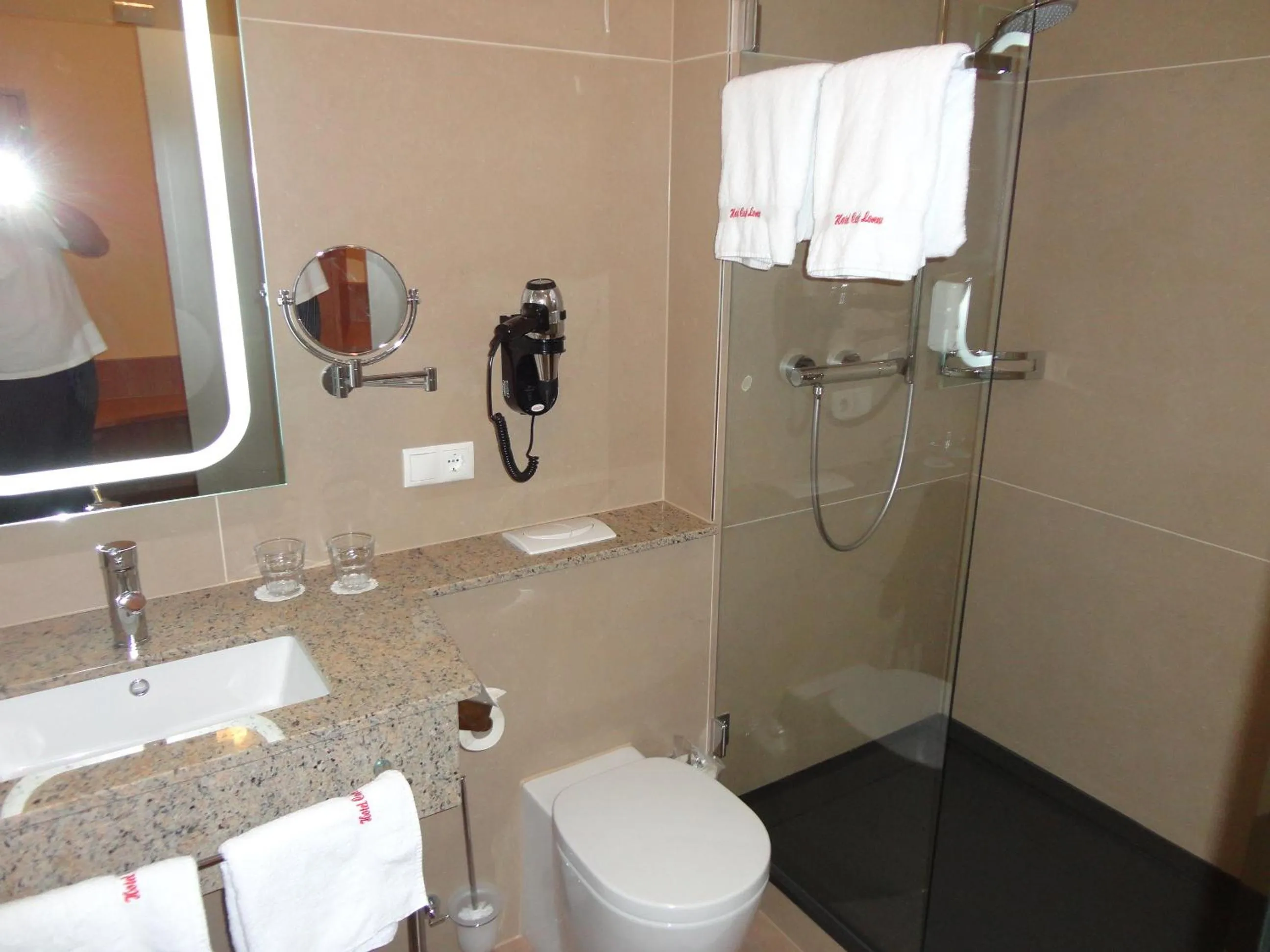 Shower in Hotel Cafe Lorenz