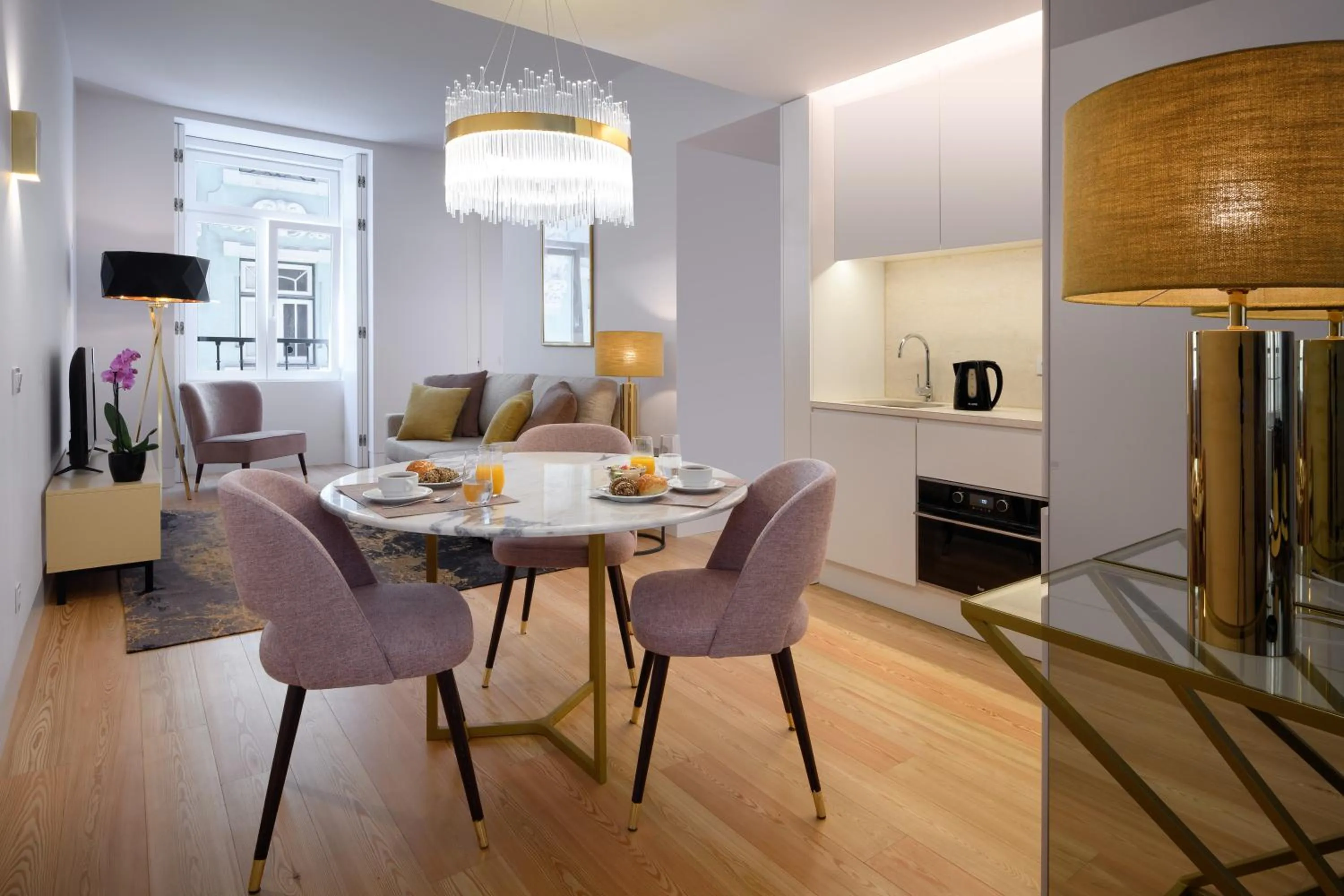 Dining area in Ouro Grand by Level Residences