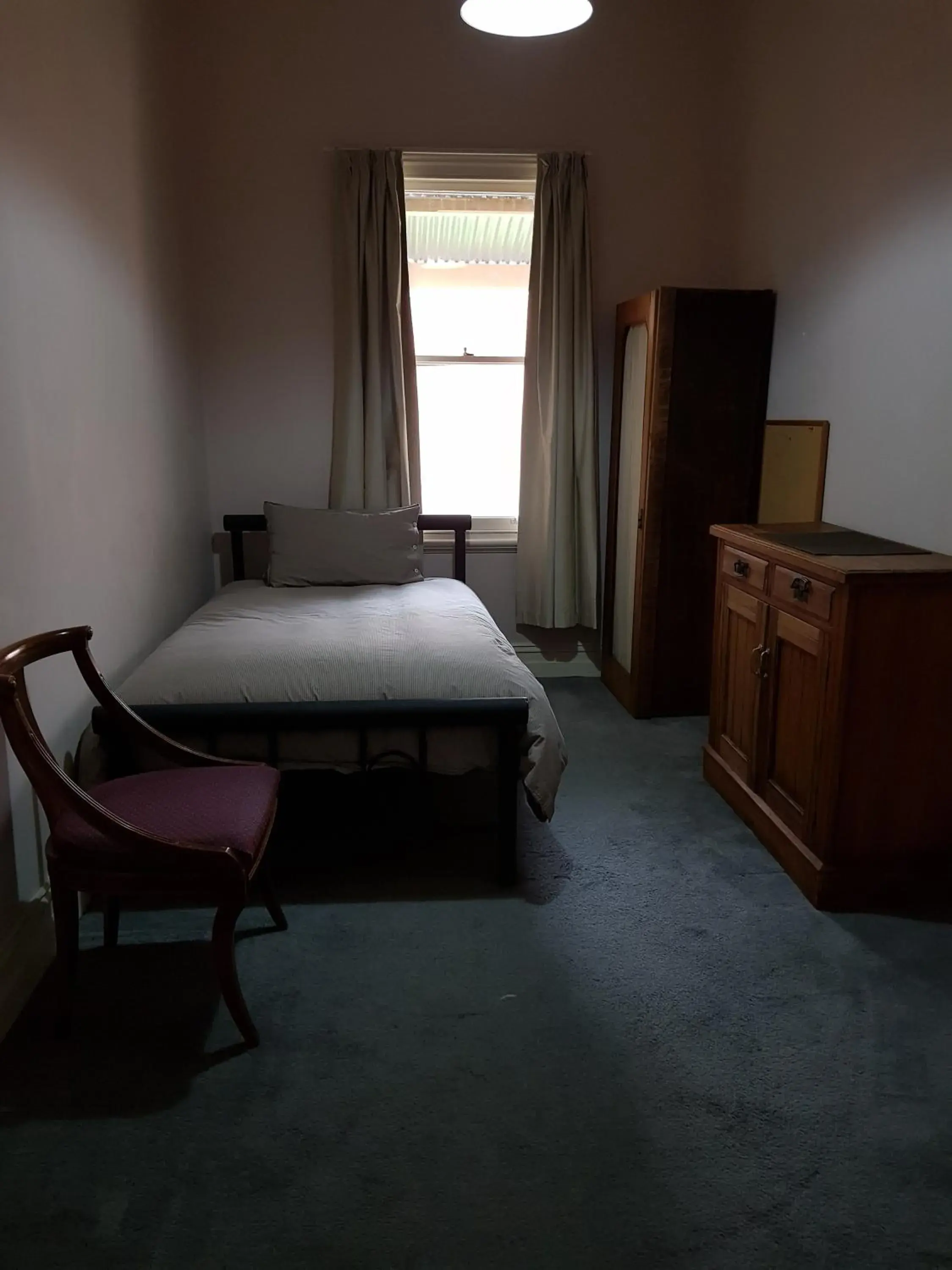 Single Room with Shared Bathroom - single occupancy in Holmhurst Guest House Single Room with Shared Bathroom - single occupancy in Holmhurst Guest House