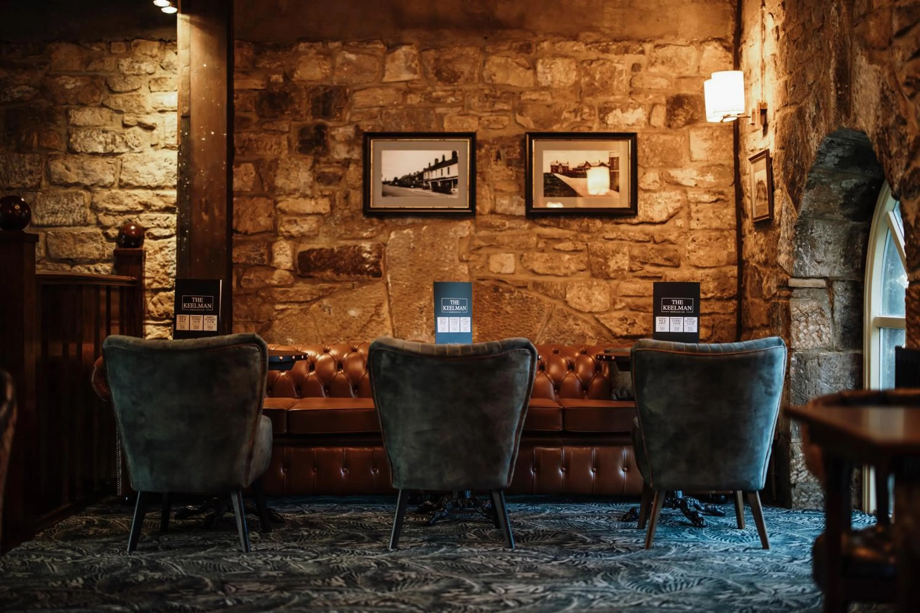 Seating area in The Keelman