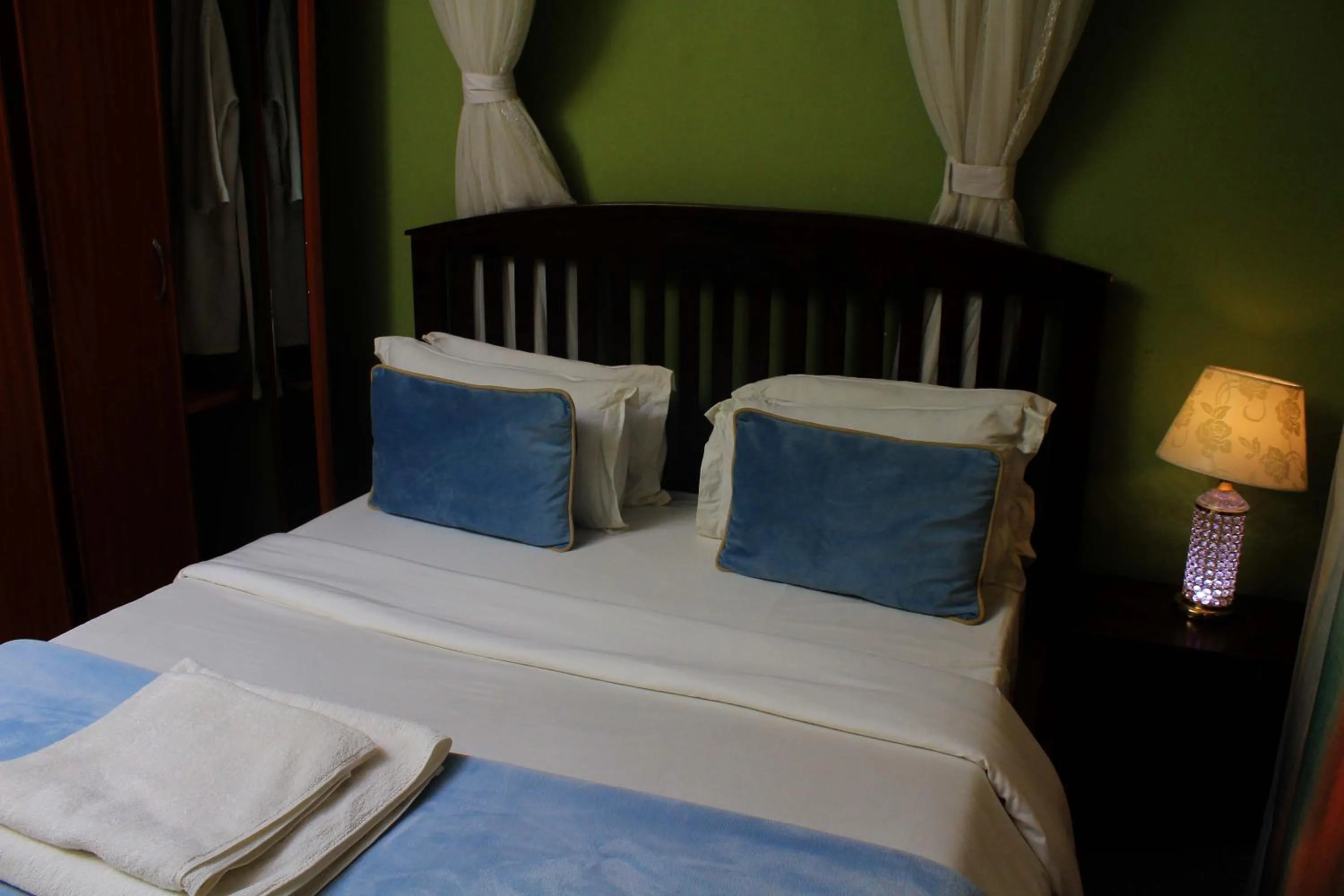 Bed in MAMIKKI Hotel Apartments