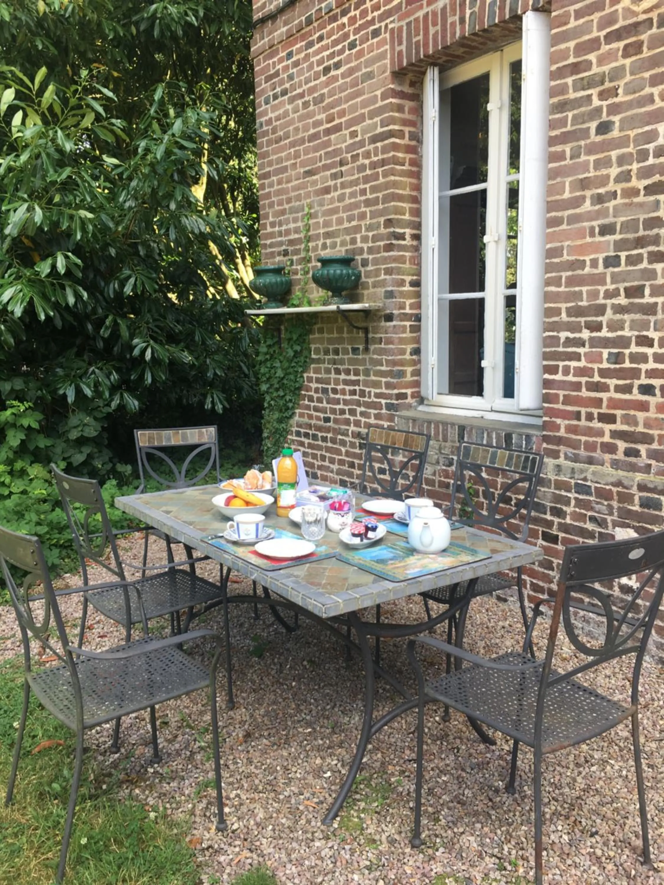 Garden in AU CHARME DES POMMIERS