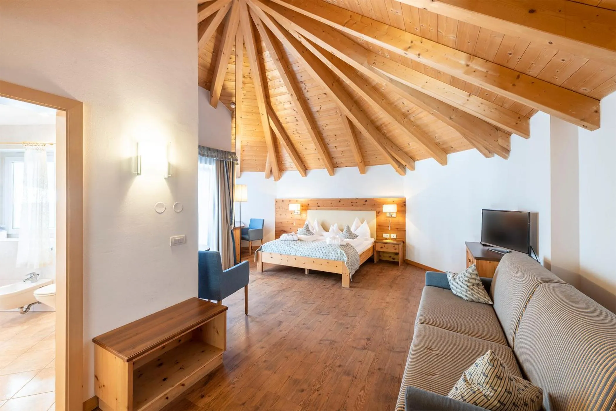 TV and multimedia, Bed in Hotel Rosskopf