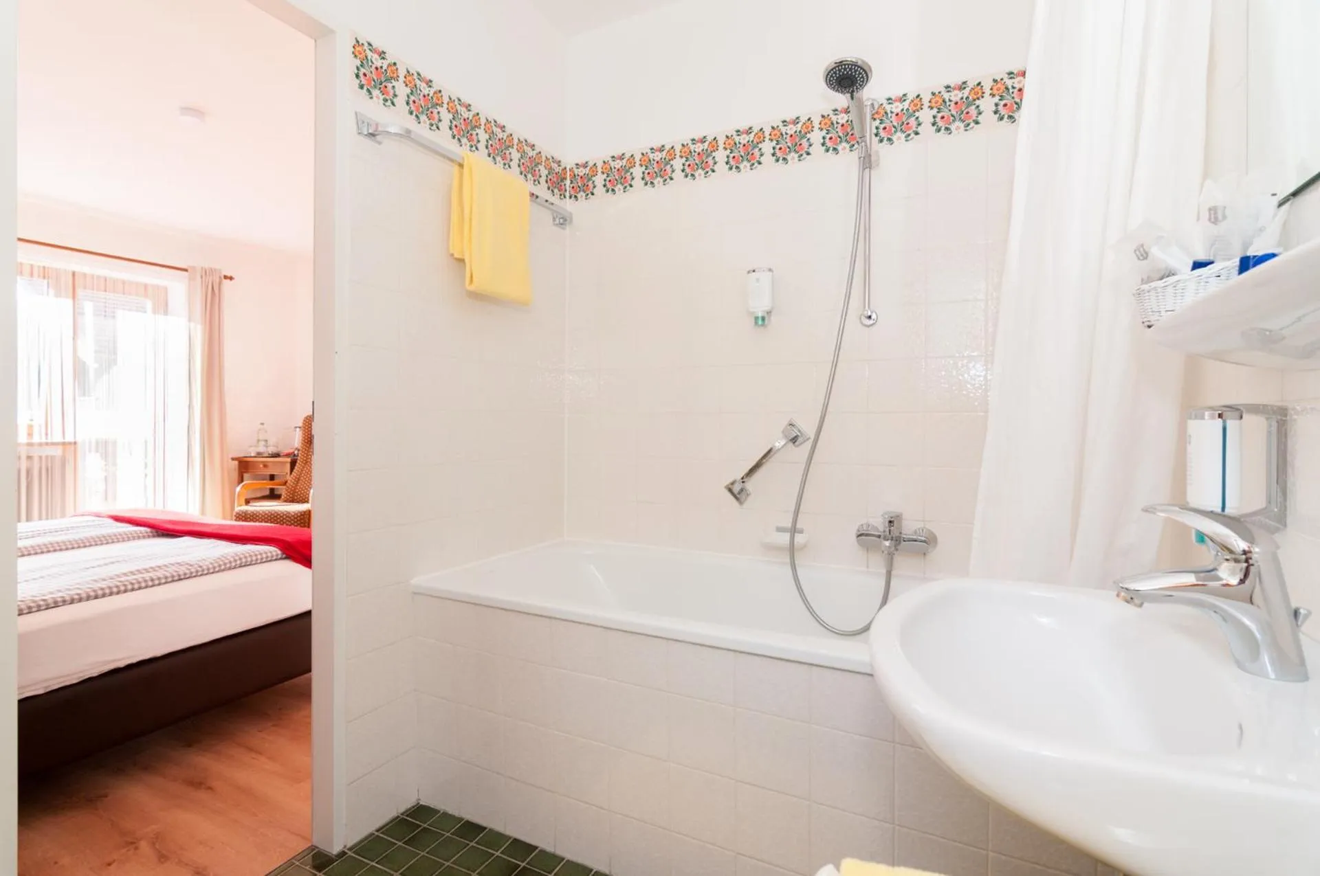 Bathroom, Bed in Hotel Effland -Sauna -Pool