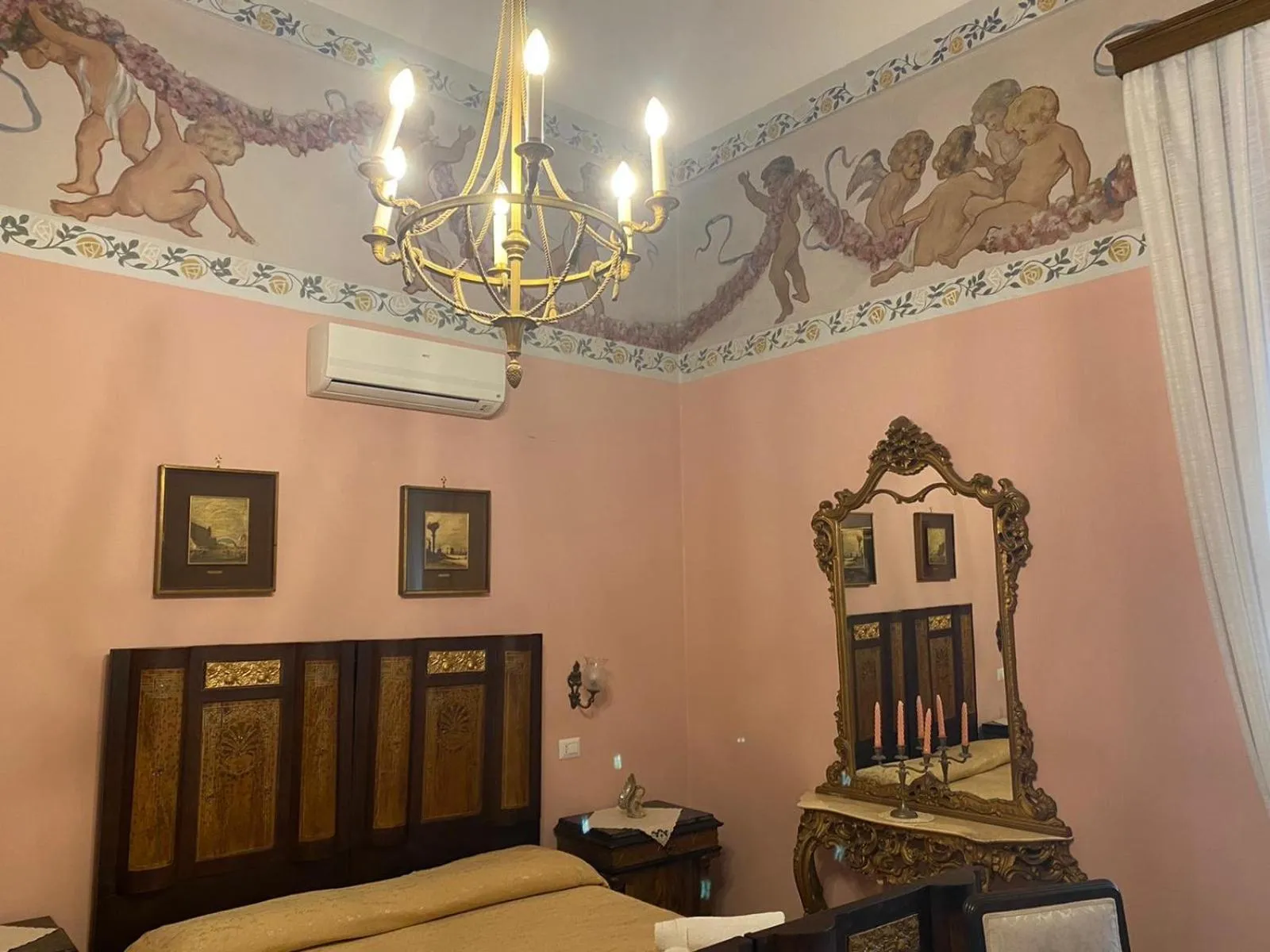 Bed in Antico Palazzo Spinola