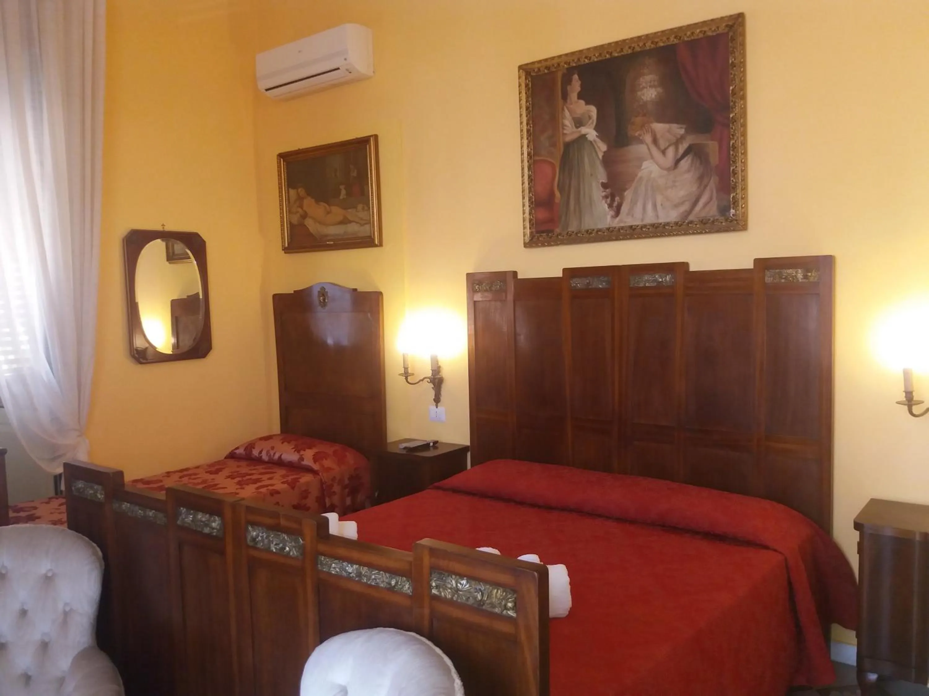 Bed in Antico Palazzo Spinola