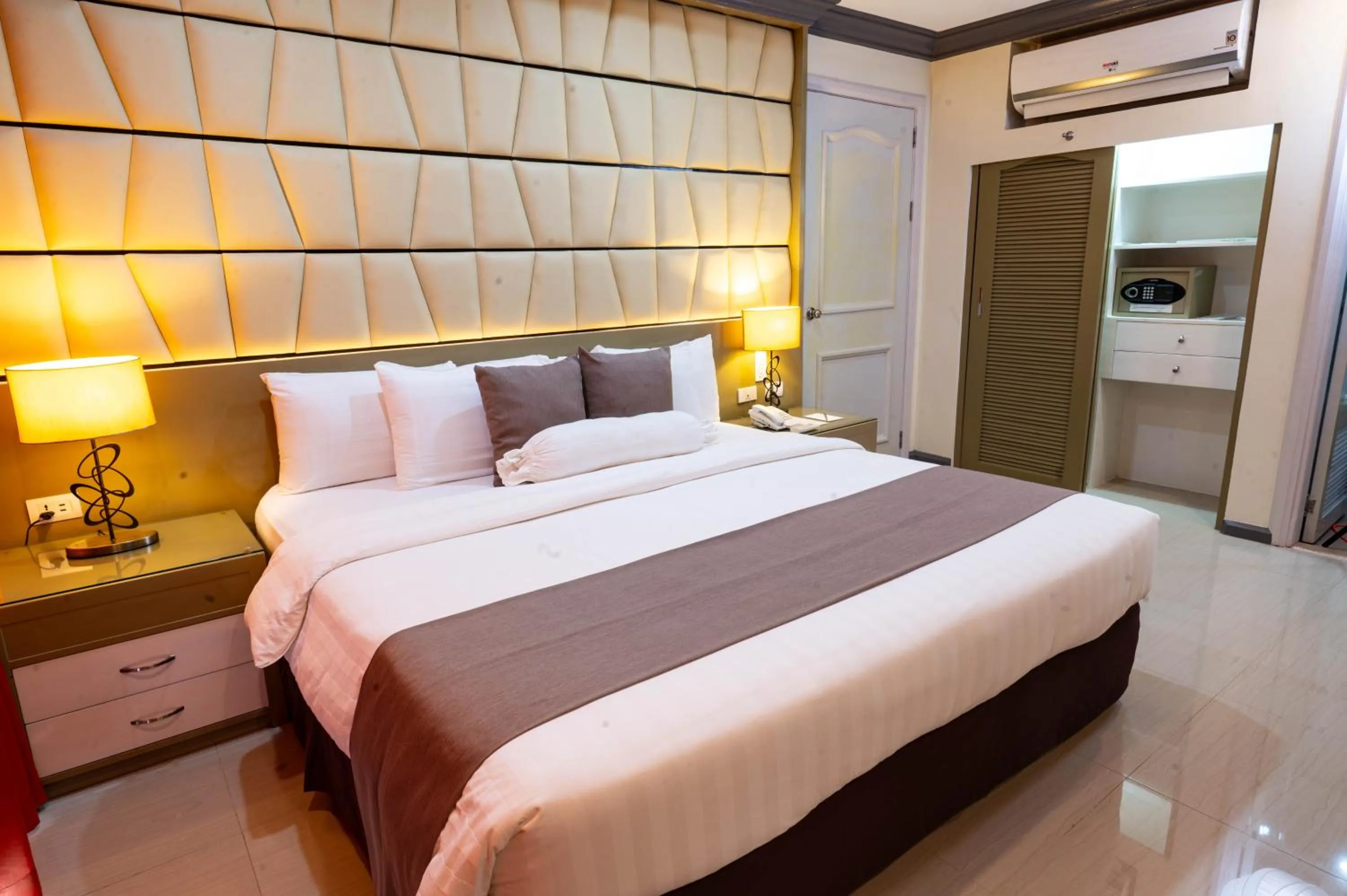 Bedroom, Bed in The Apo View Hotel