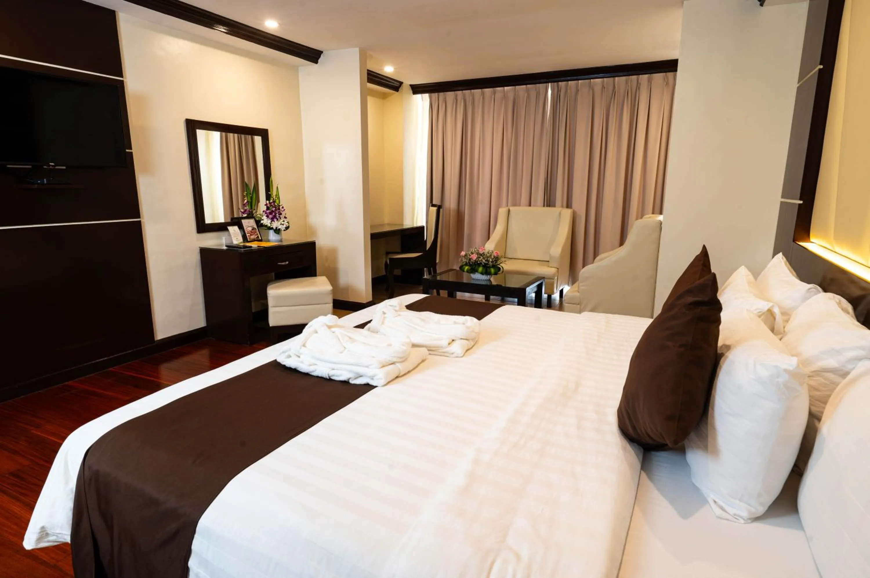 Bed in The Apo View Hotel