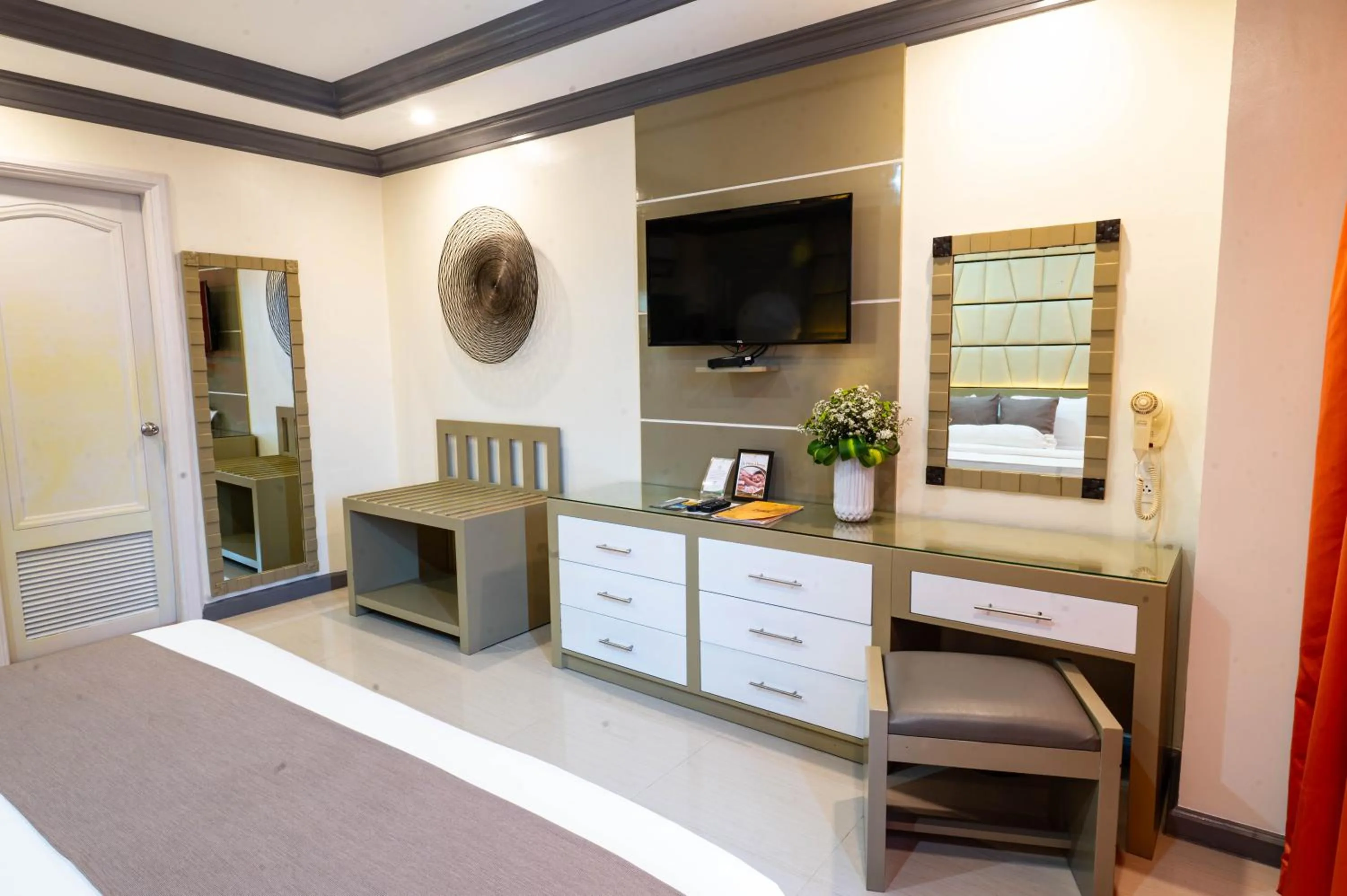 TV and multimedia in The Apo View Hotel