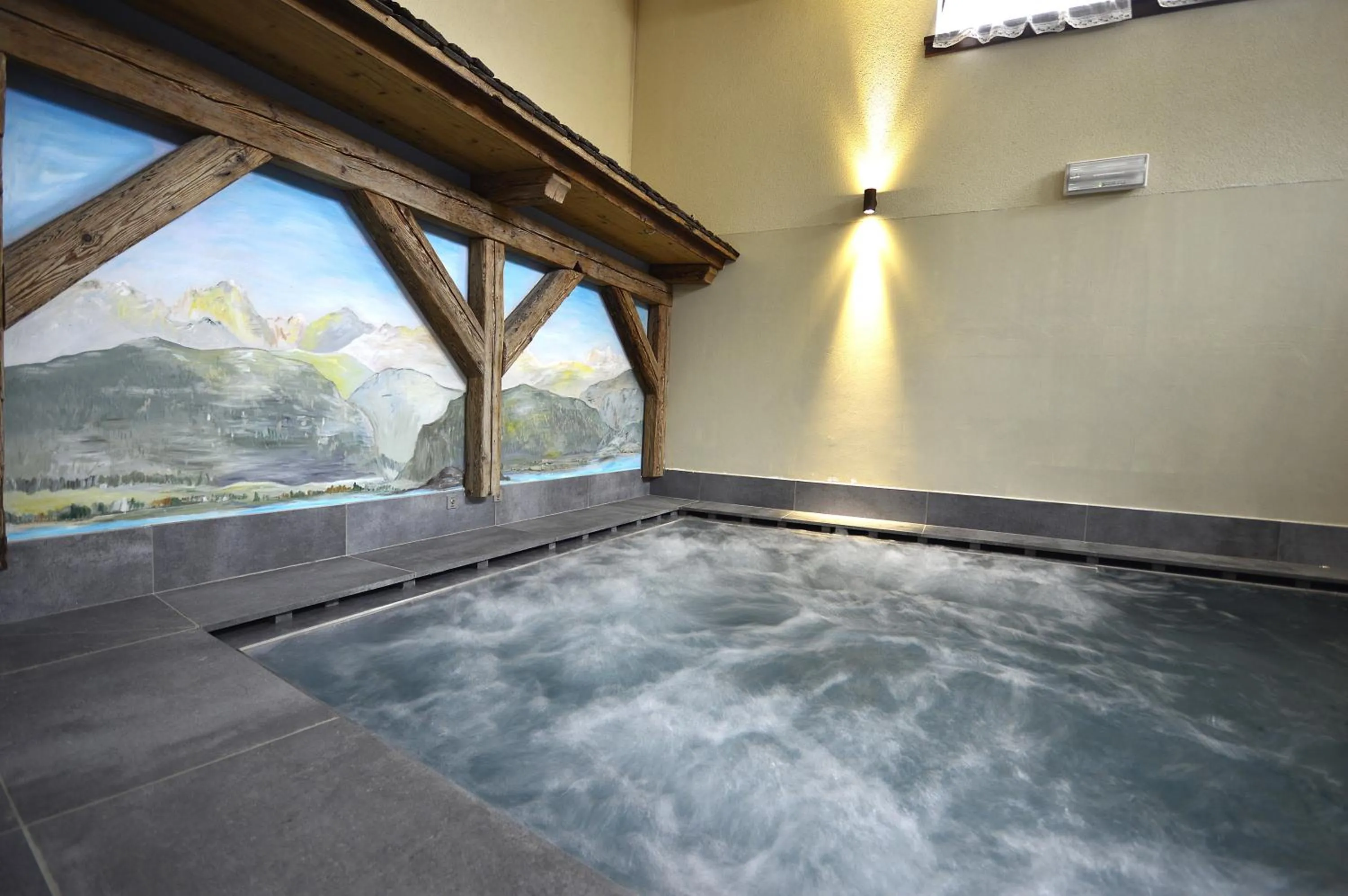 Hot Tub in Hotel Villa Fosine Spa & Wellness