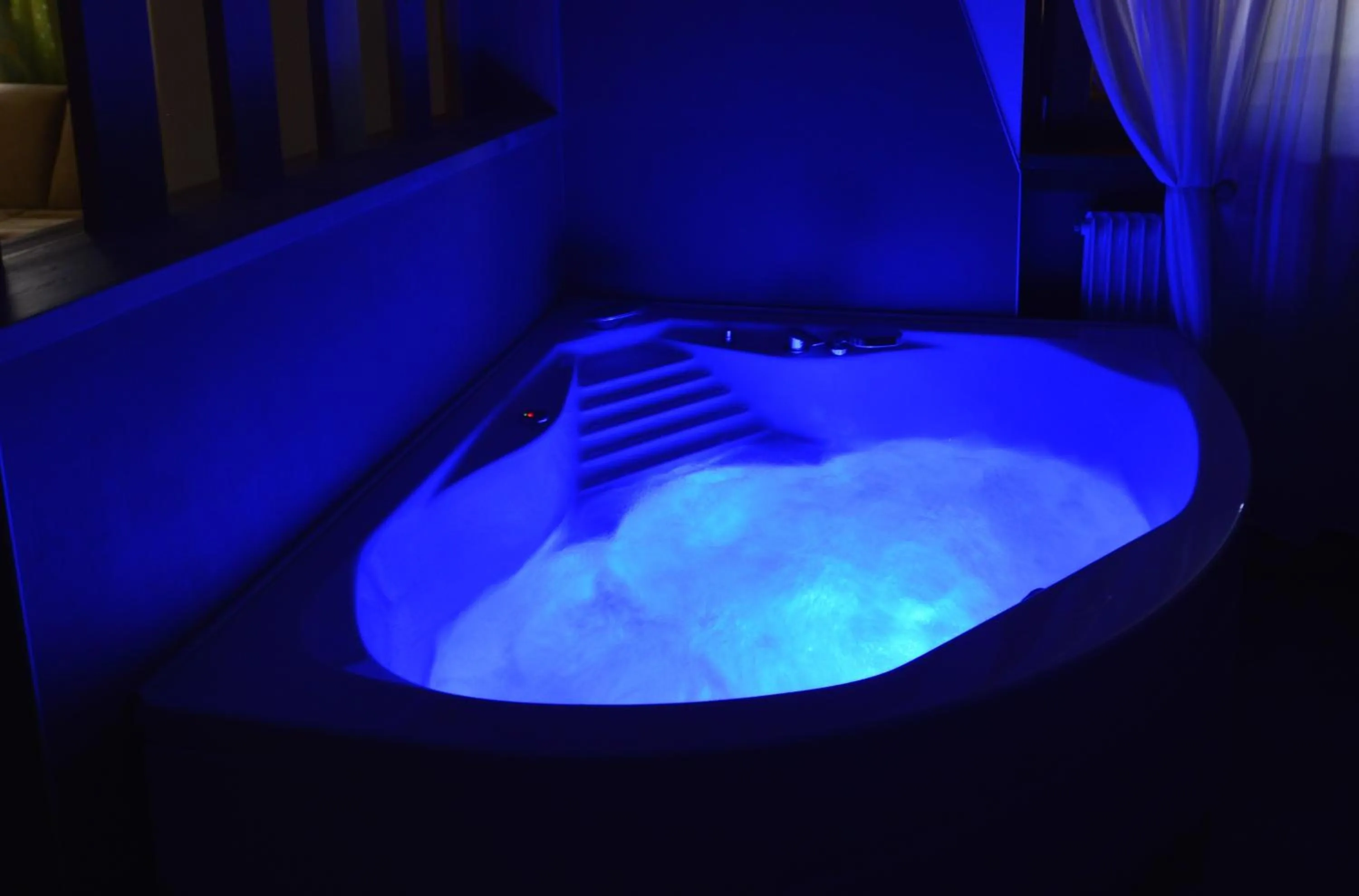Hot Tub in Hotel Villa Fosine Spa & Wellness
