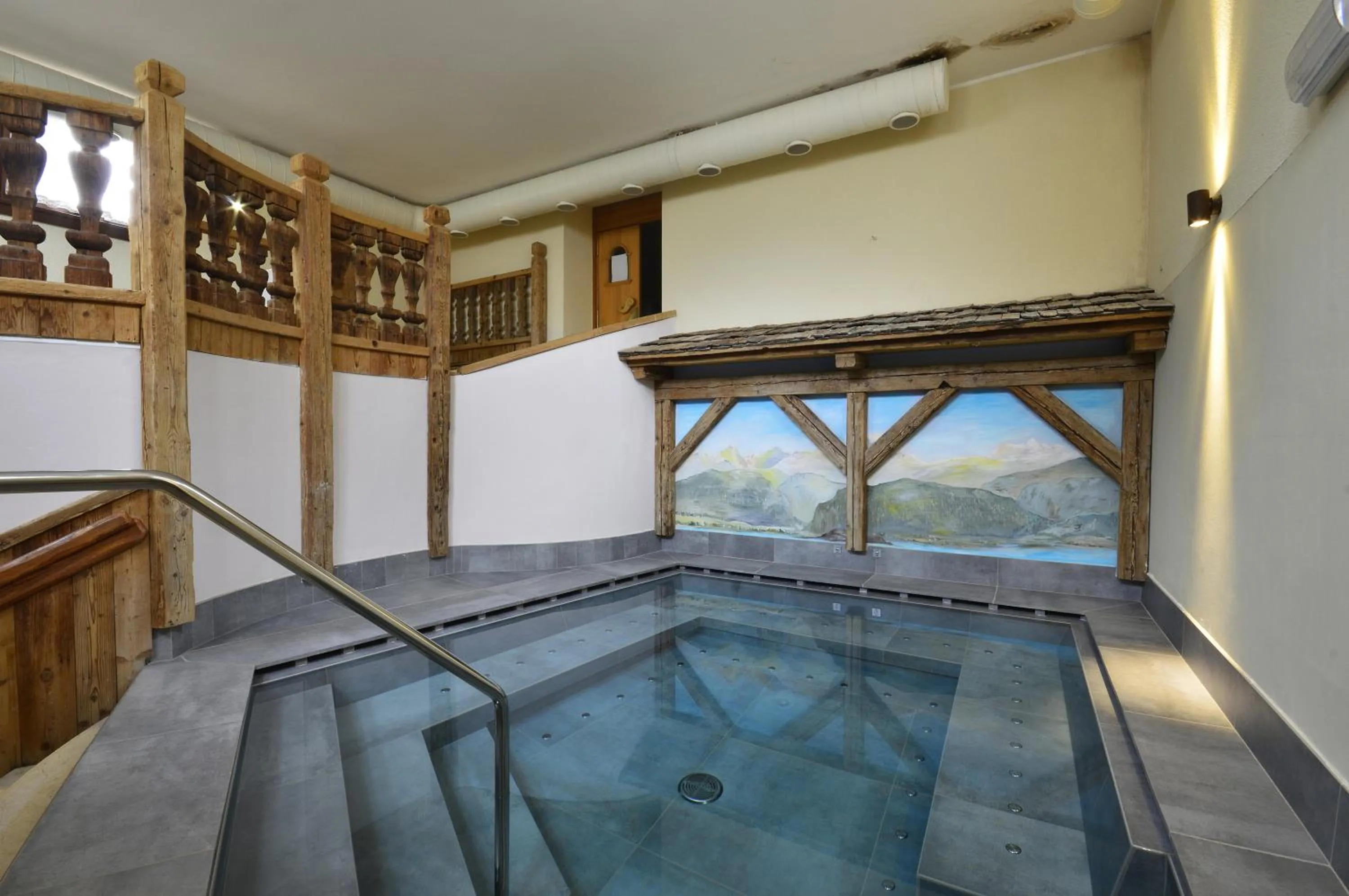 Swimming pool in Hotel Villa Fosine Spa & Wellness