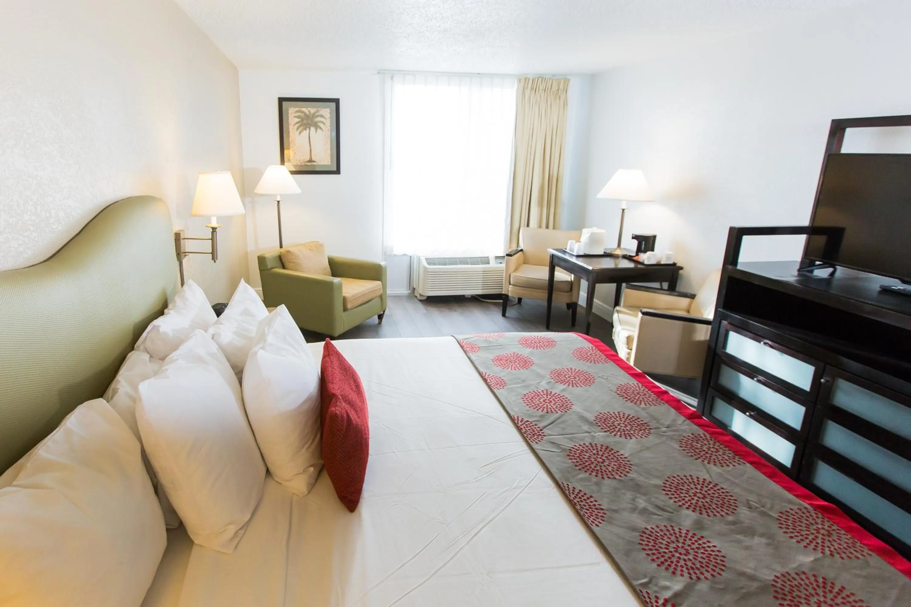 Photo of the whole room, Bed in Plaza Hotel Fort Lauderdale