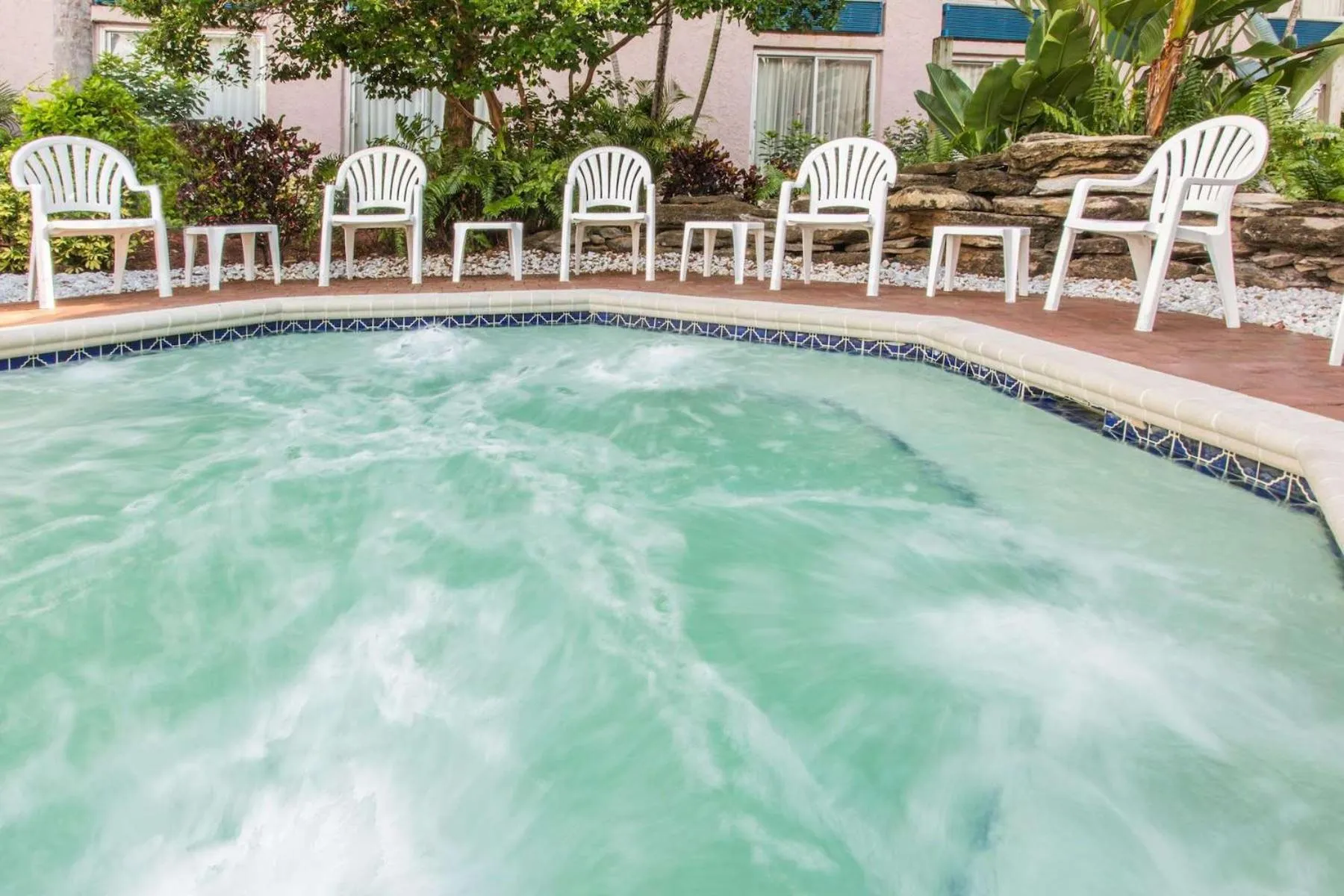 Swimming pool in Plaza Hotel Fort Lauderdale