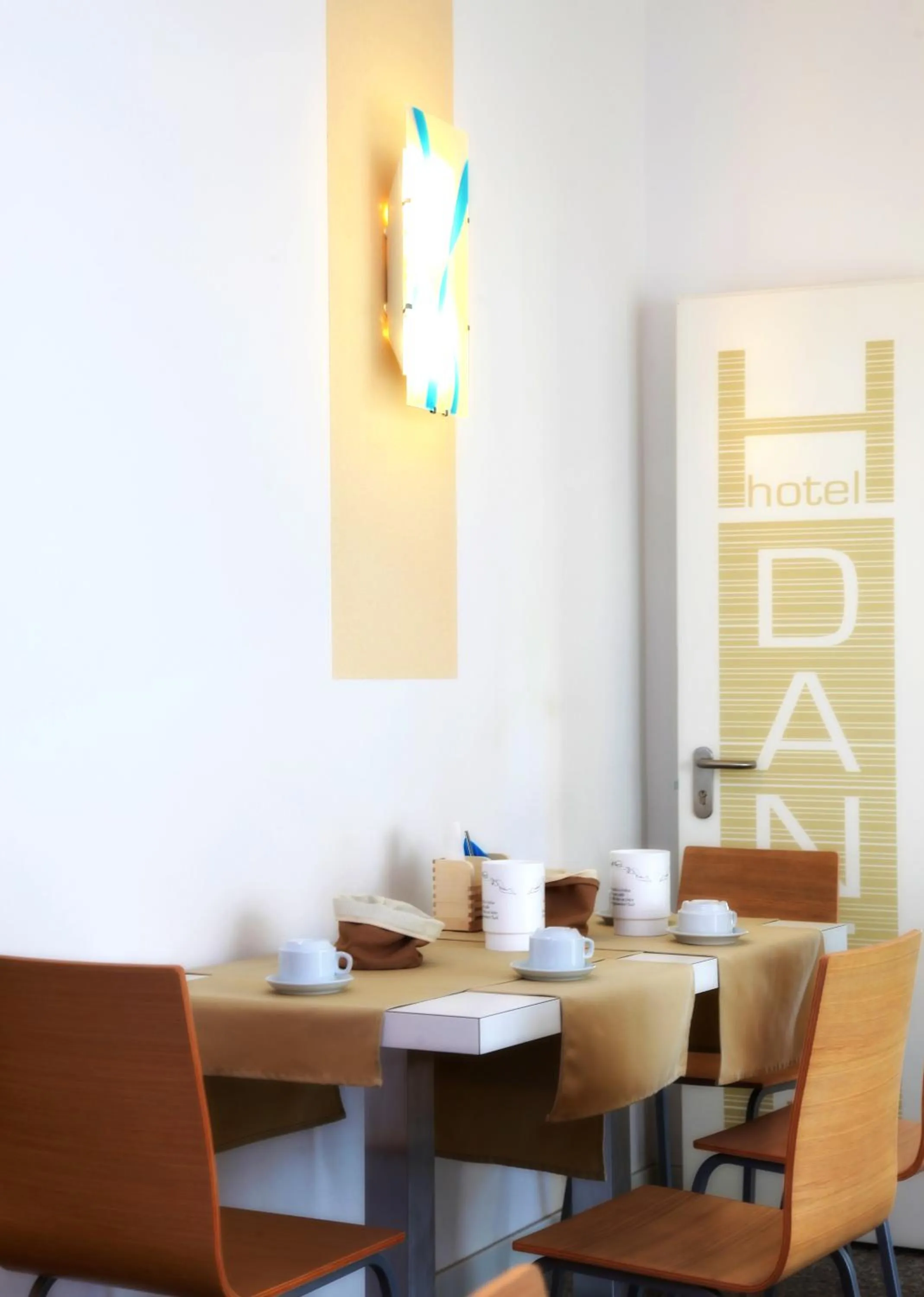 Restaurant/places to eat in Hotel Dante