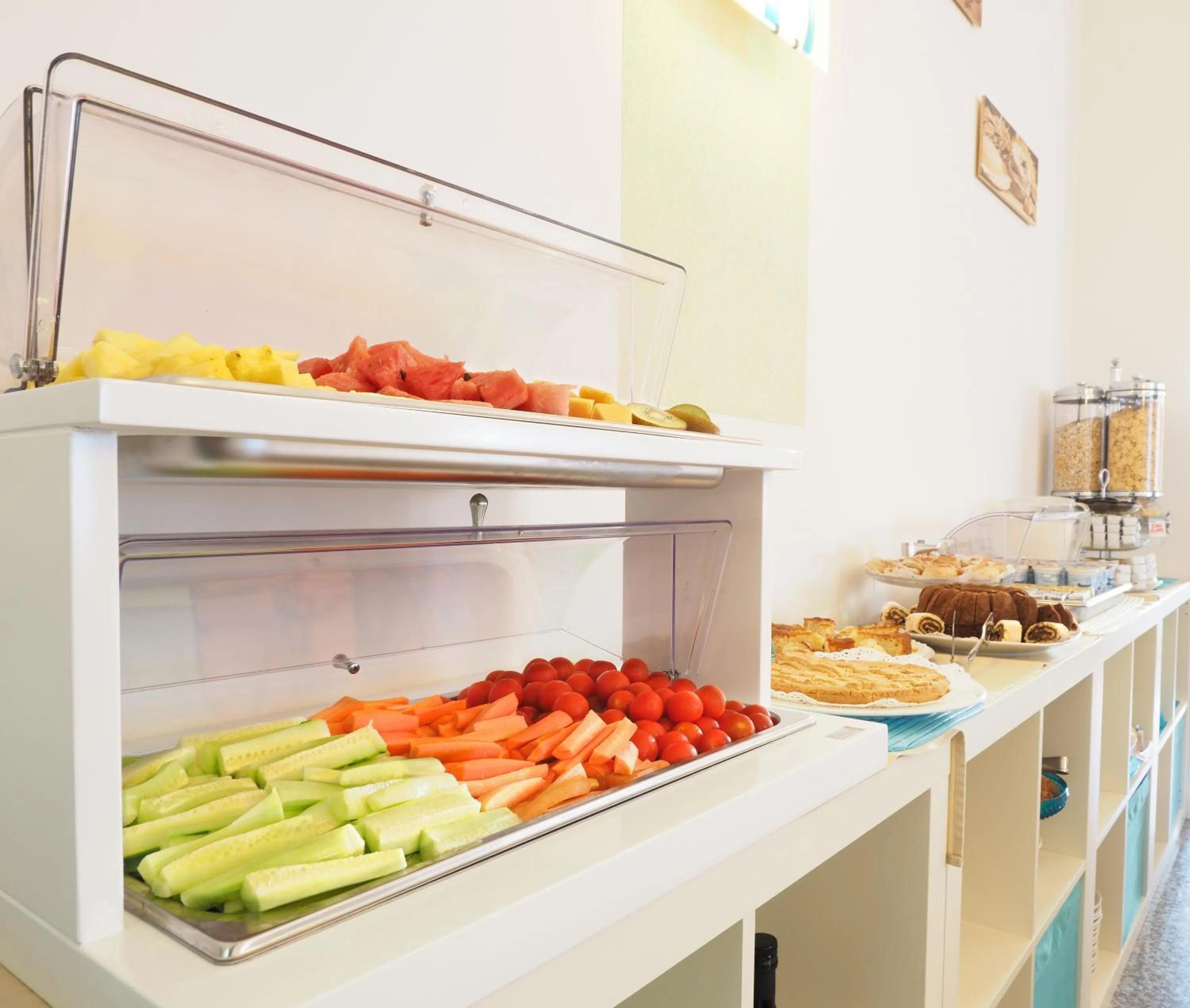 Buffet breakfast in Hotel Dante