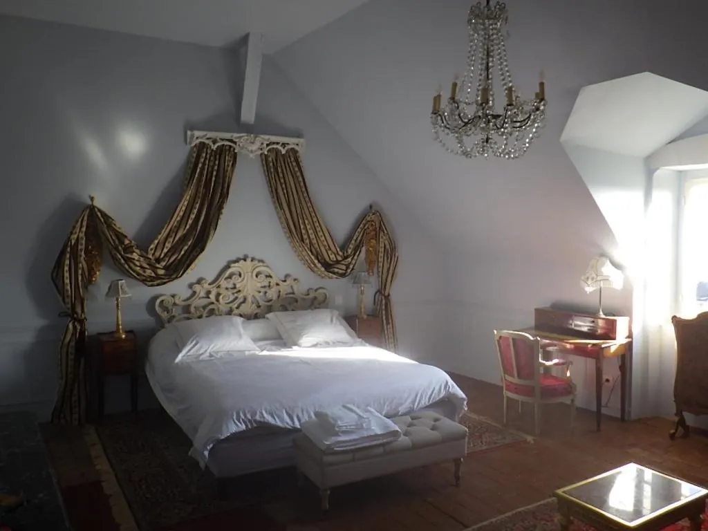 Bed in castel de la comtesse