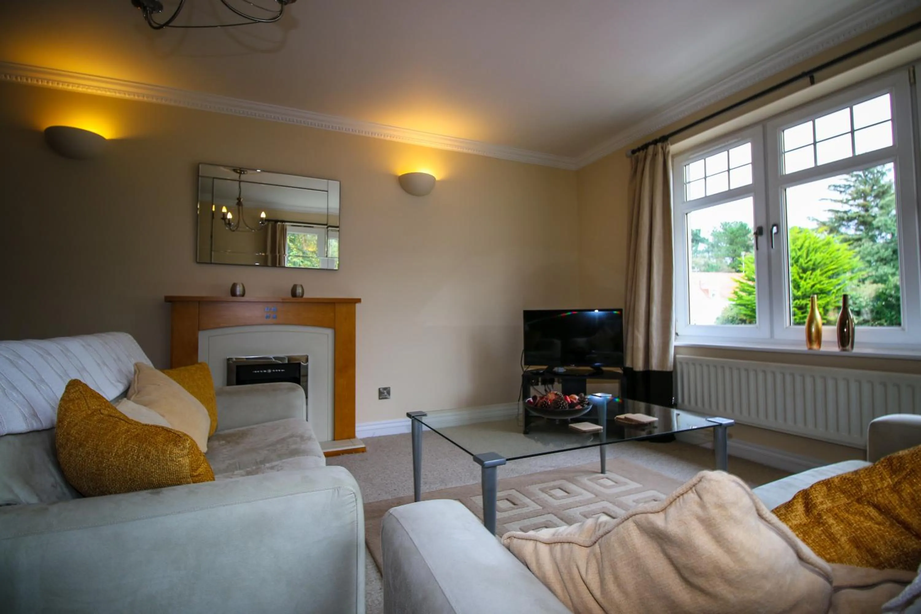 TV and multimedia in Turnberry Apartments