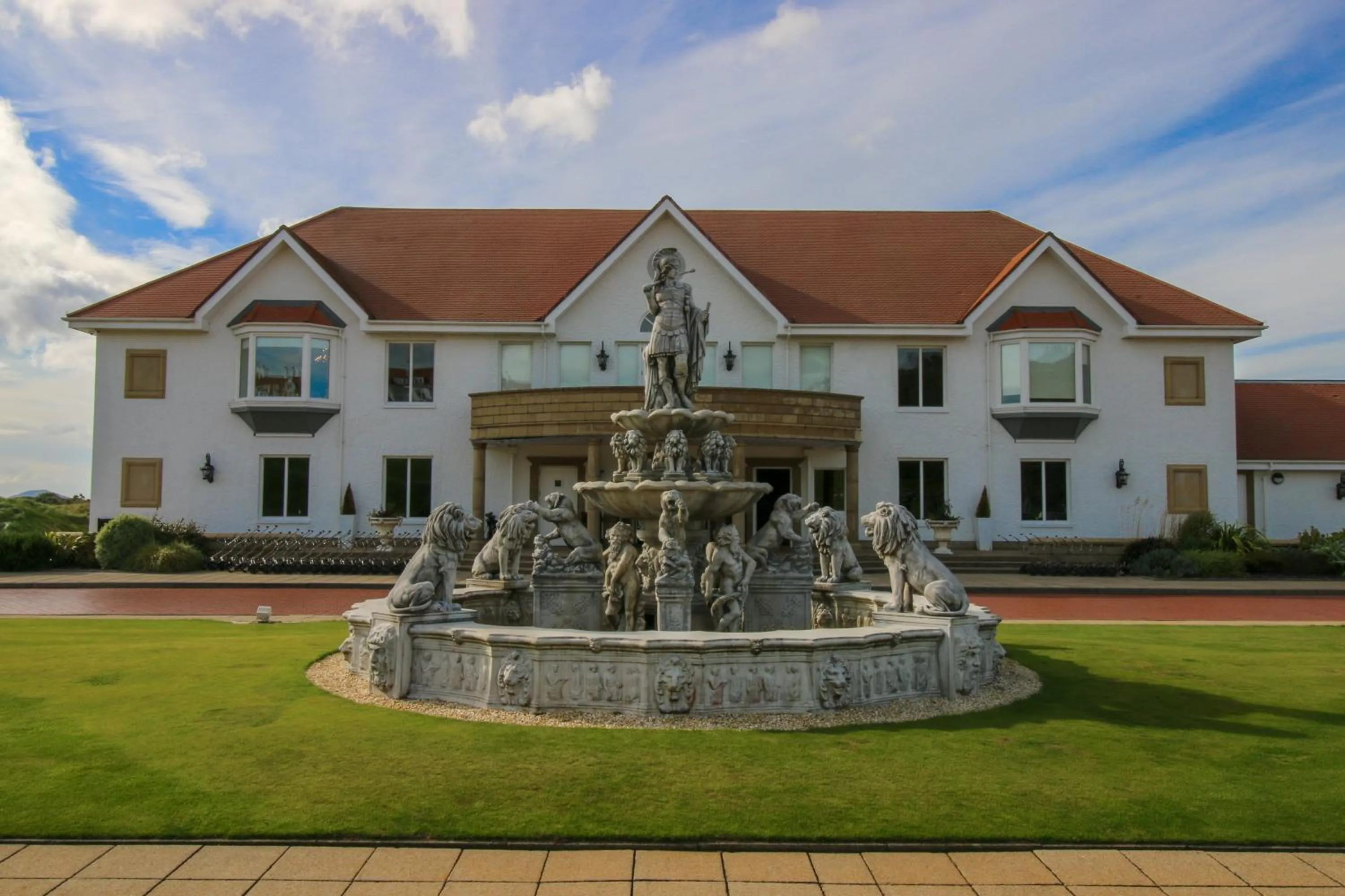 Property building in Turnberry Apartments