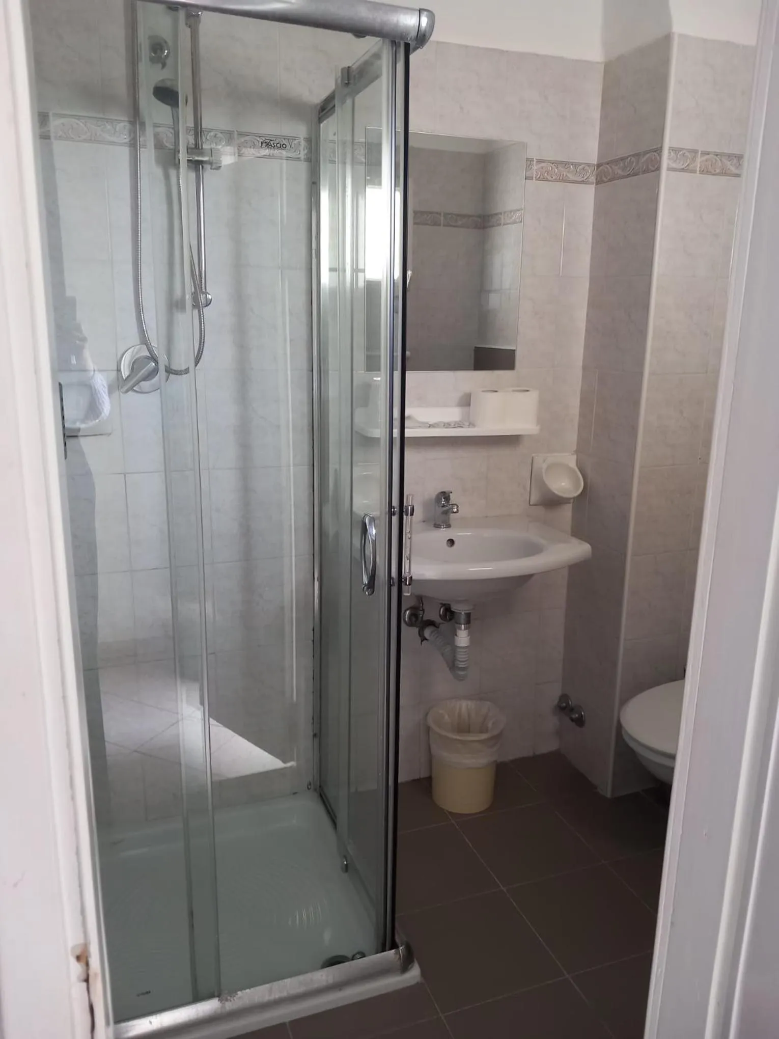 Shower in Hotel Blumen