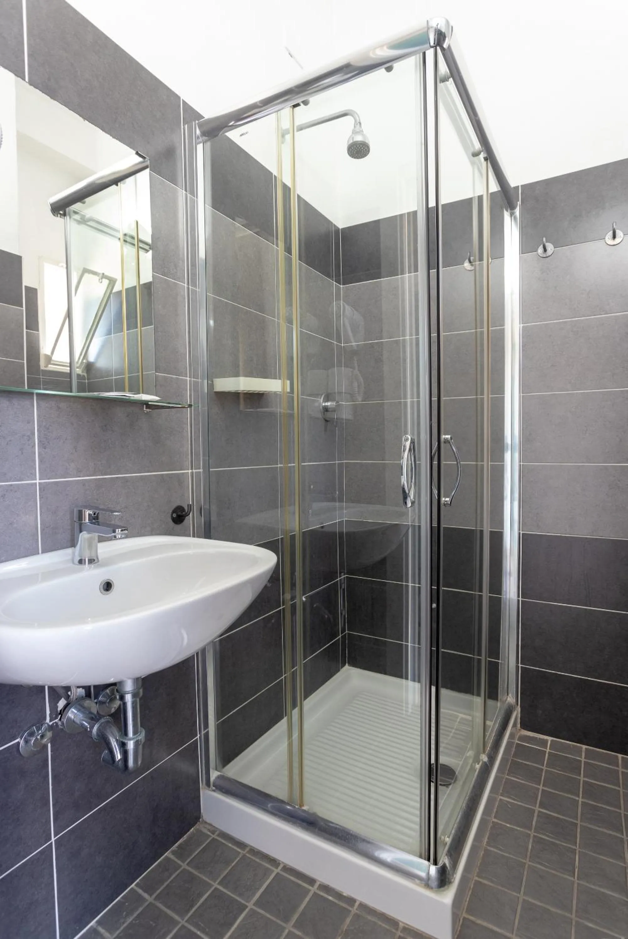 Shower in Hotel Blumen