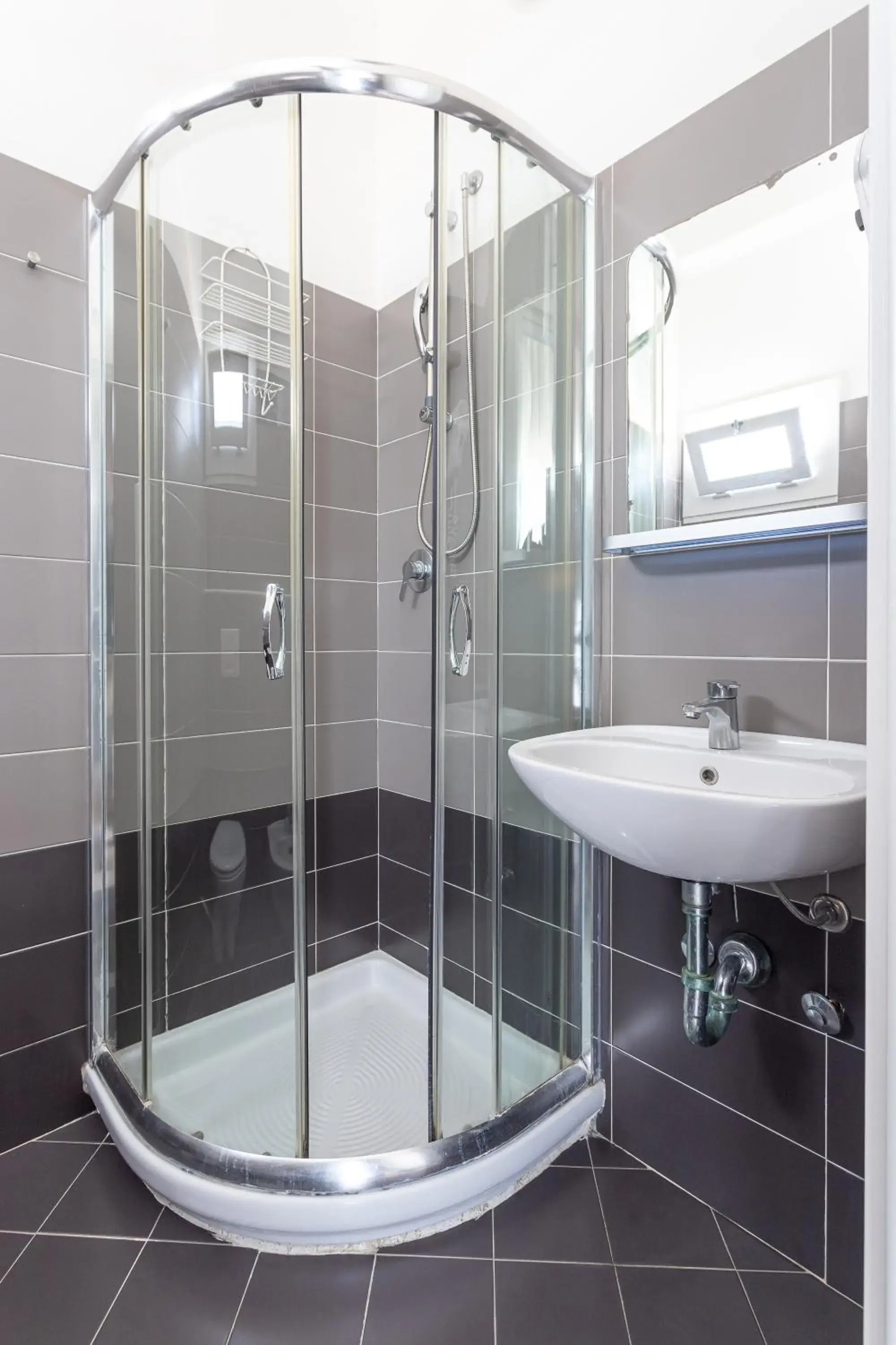 Budget Double or Twin Room in Hotel Blumen Budget Double or Twin Room in Hotel Blumen