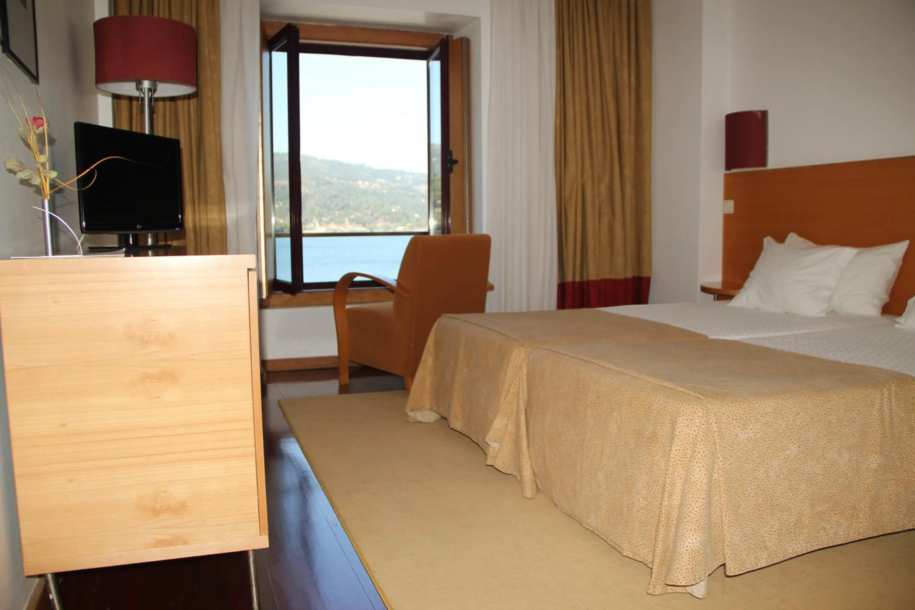 Bedroom, Bed in Douro Hotel Porto Antigo