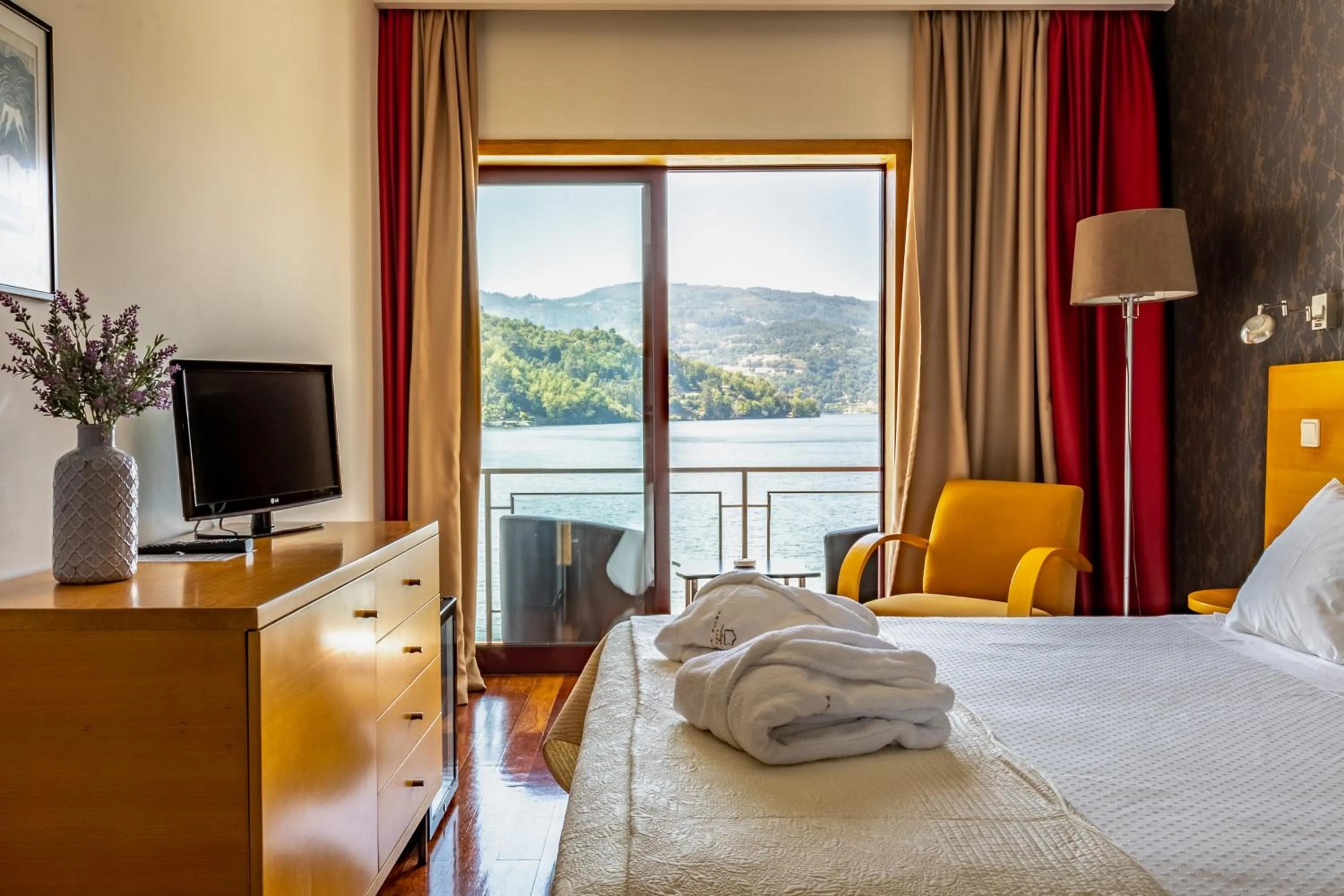 Bed in Douro Hotel Porto Antigo