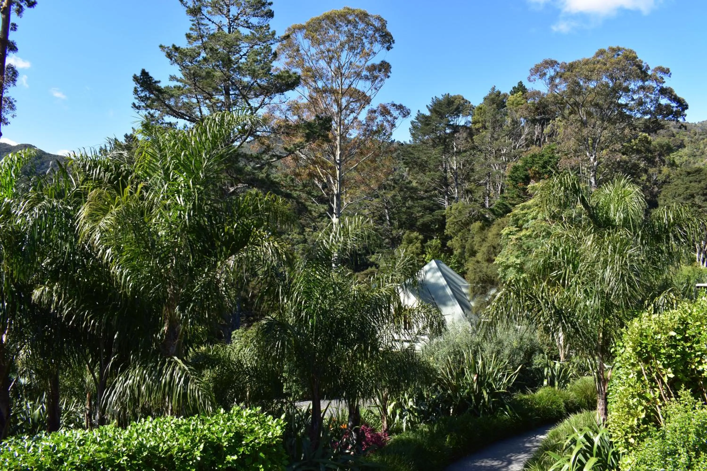 Communal lounge/ TV room in Atea Lodge