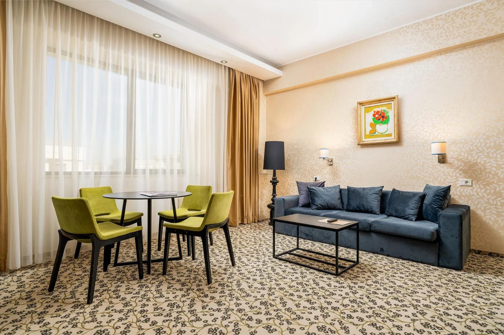 Living room in Crystal Palace Hotel