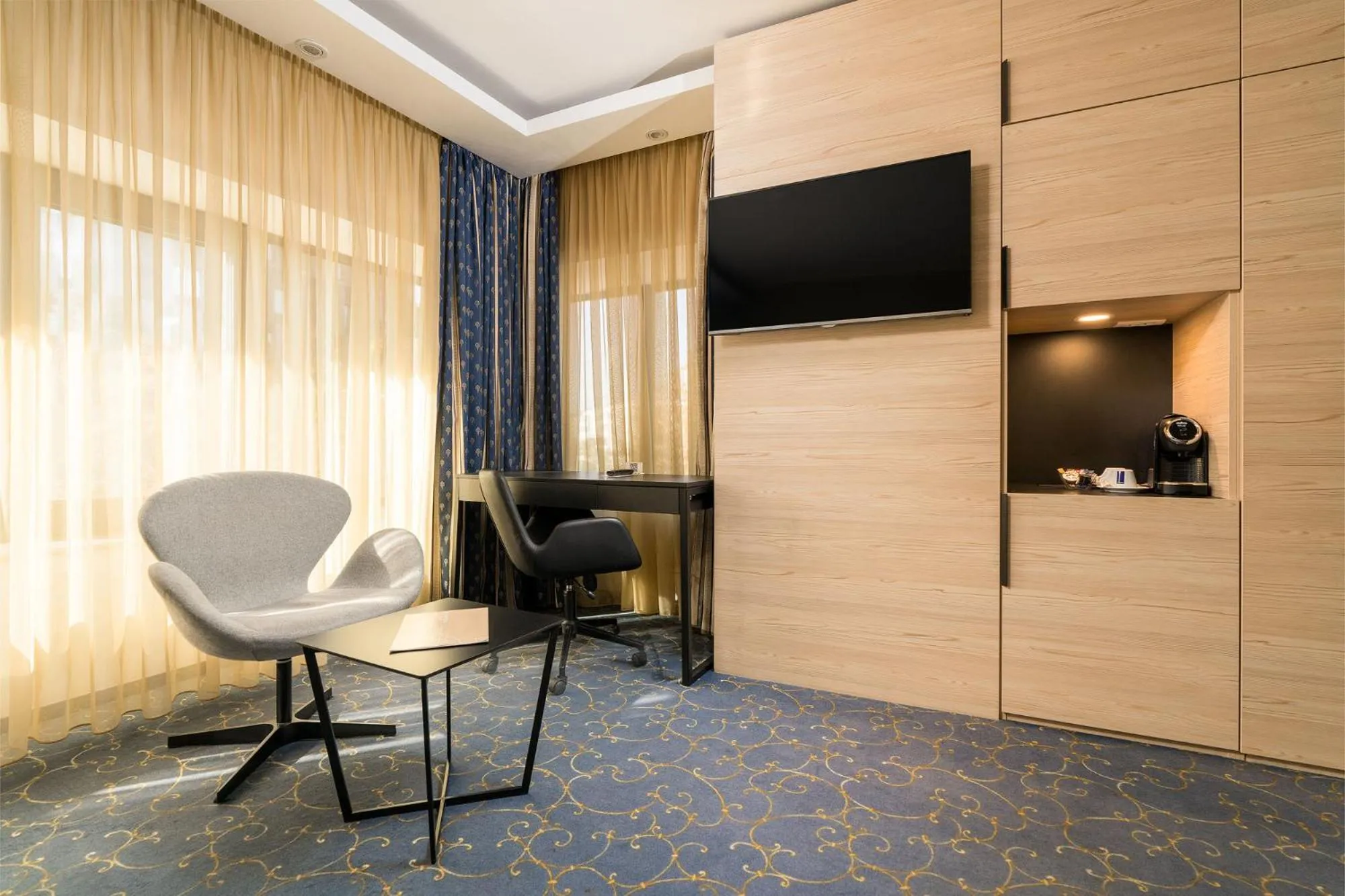 Crystal Palace Hotel