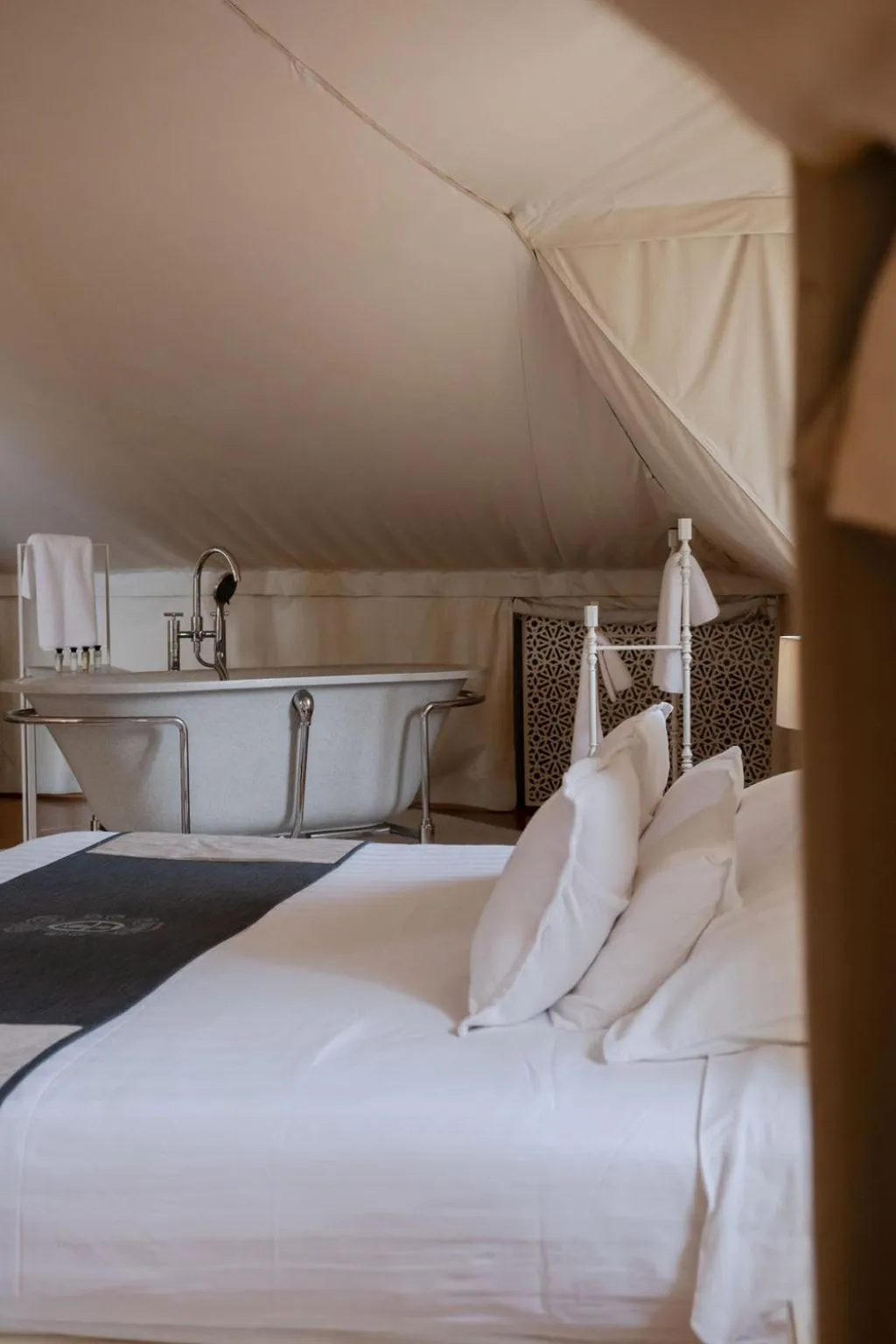 Bed in Lesic Dimitri Palace