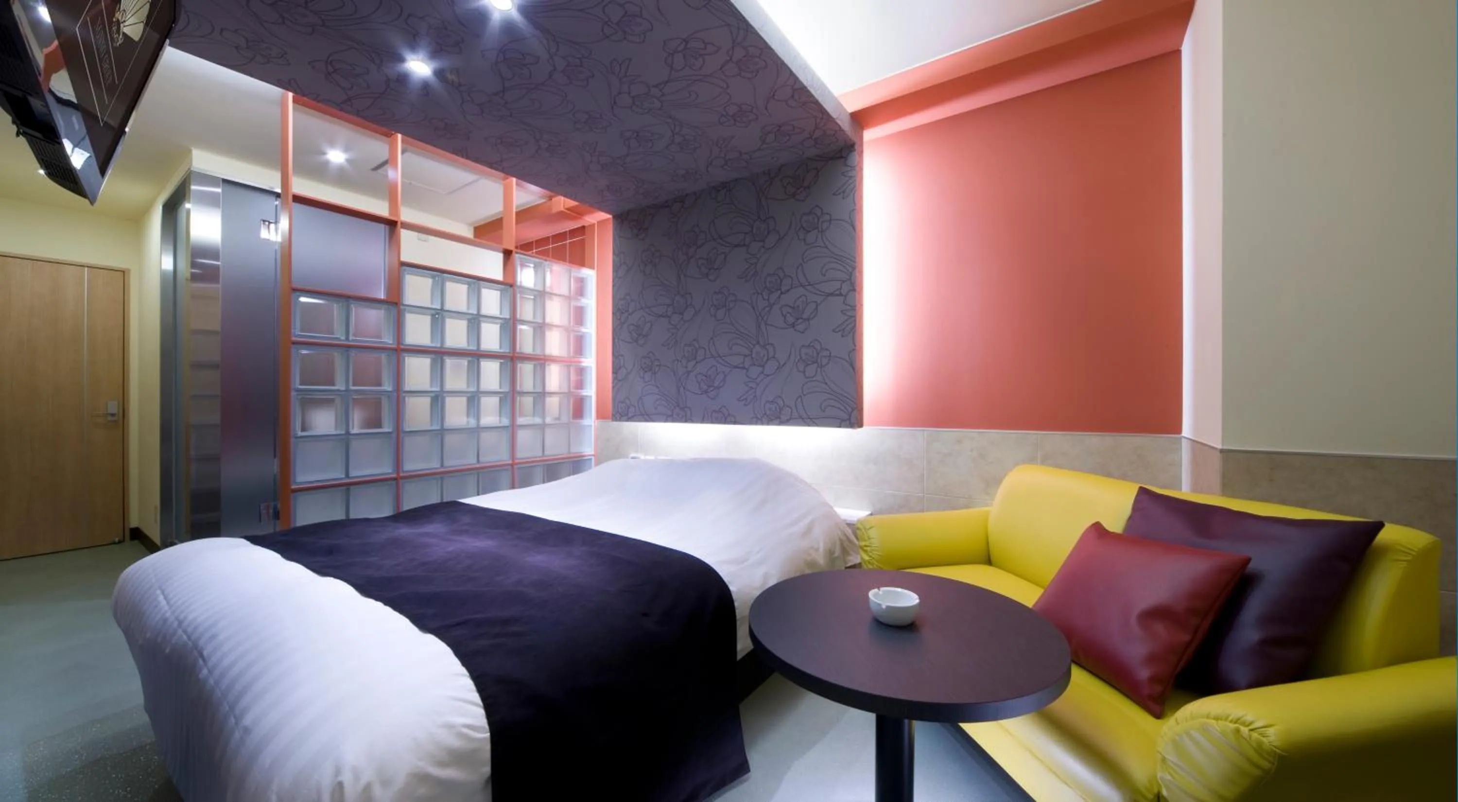 Bed in Hotel Glow Yokkaichi (Adult Only)