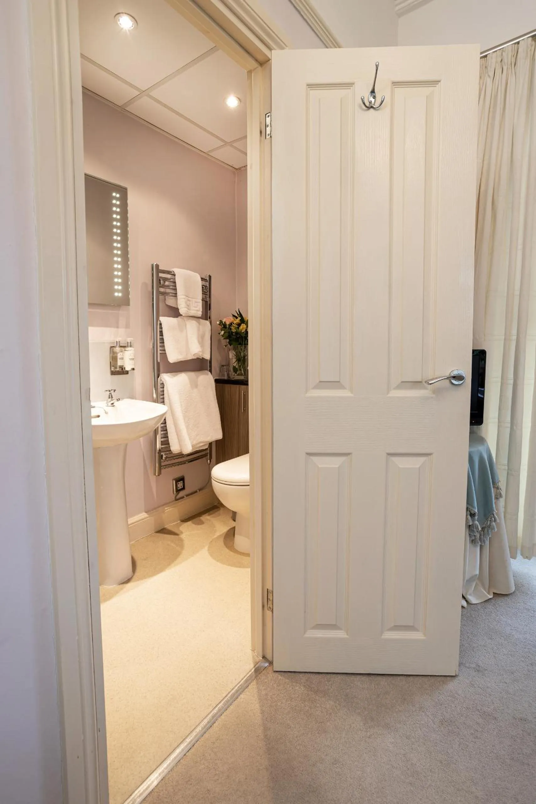 Bathroom in Ees Wyke Country House