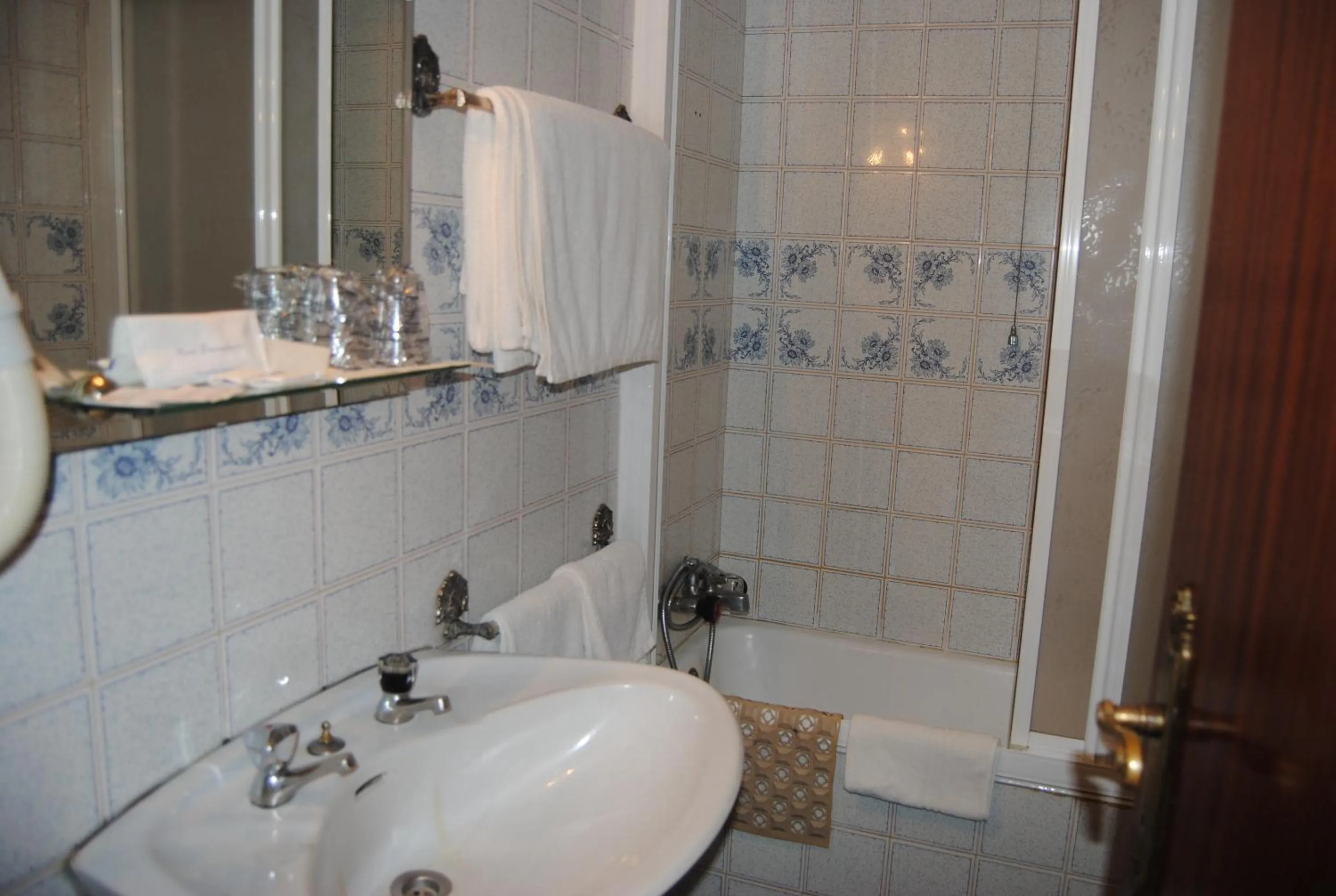 Bathroom in Hotel Peninsular- Porto