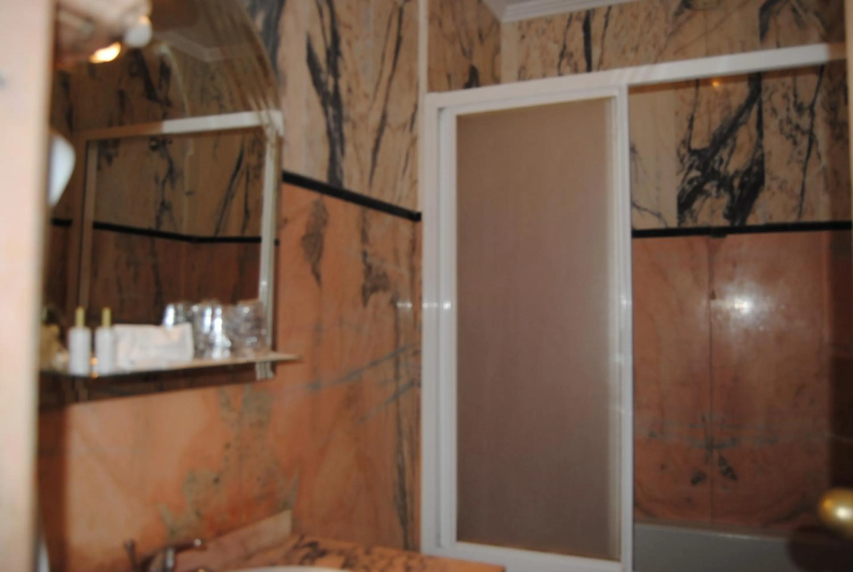 Bathroom in Hotel Peninsular- Porto