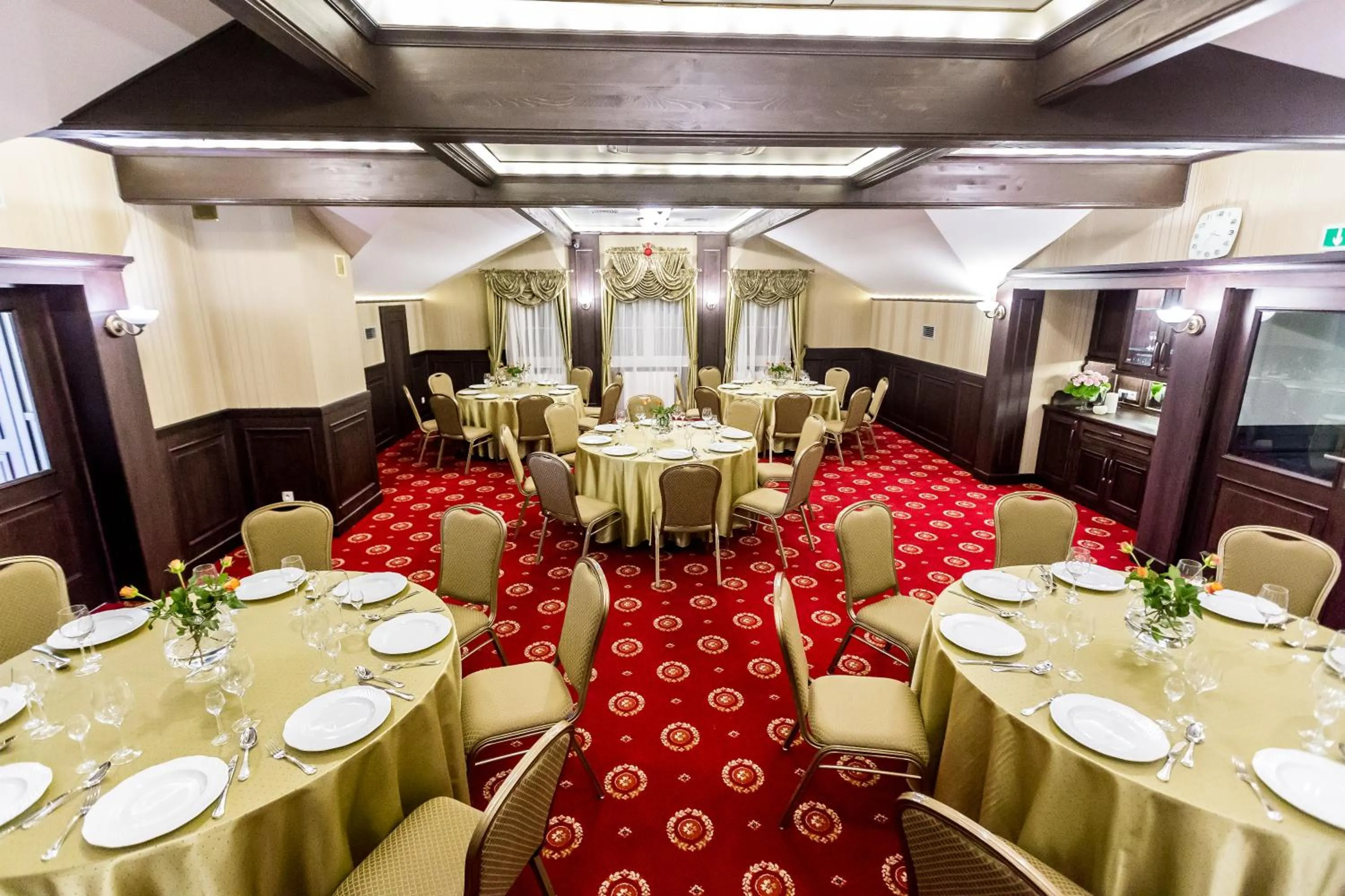 Restaurant/places to eat in Hotel Krzyski