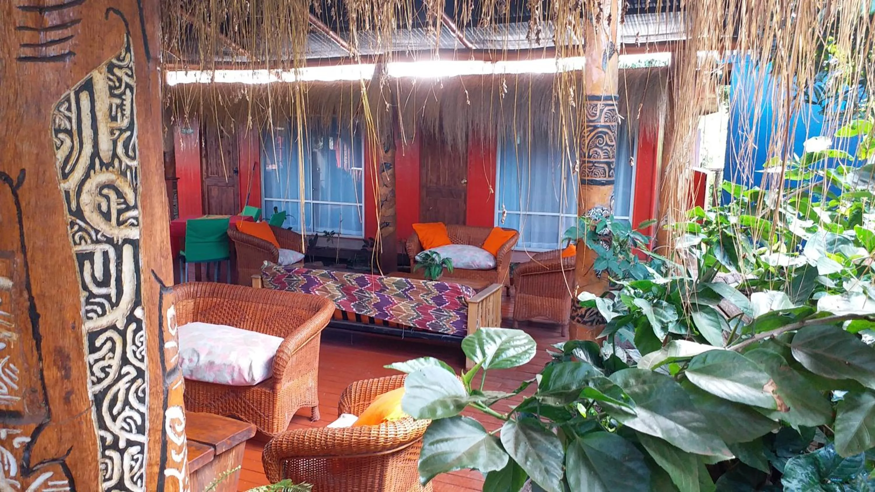 Communal lounge/ TV room in Kaimana Inn Rapa Nui