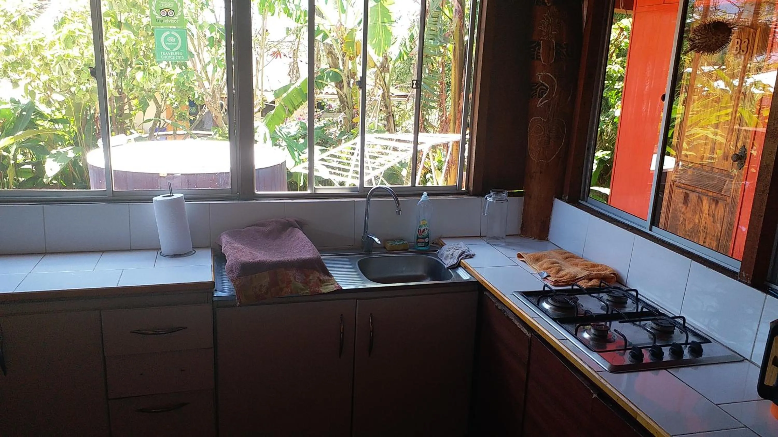 Kitchen or kitchenette in Kaimana Inn Rapa Nui