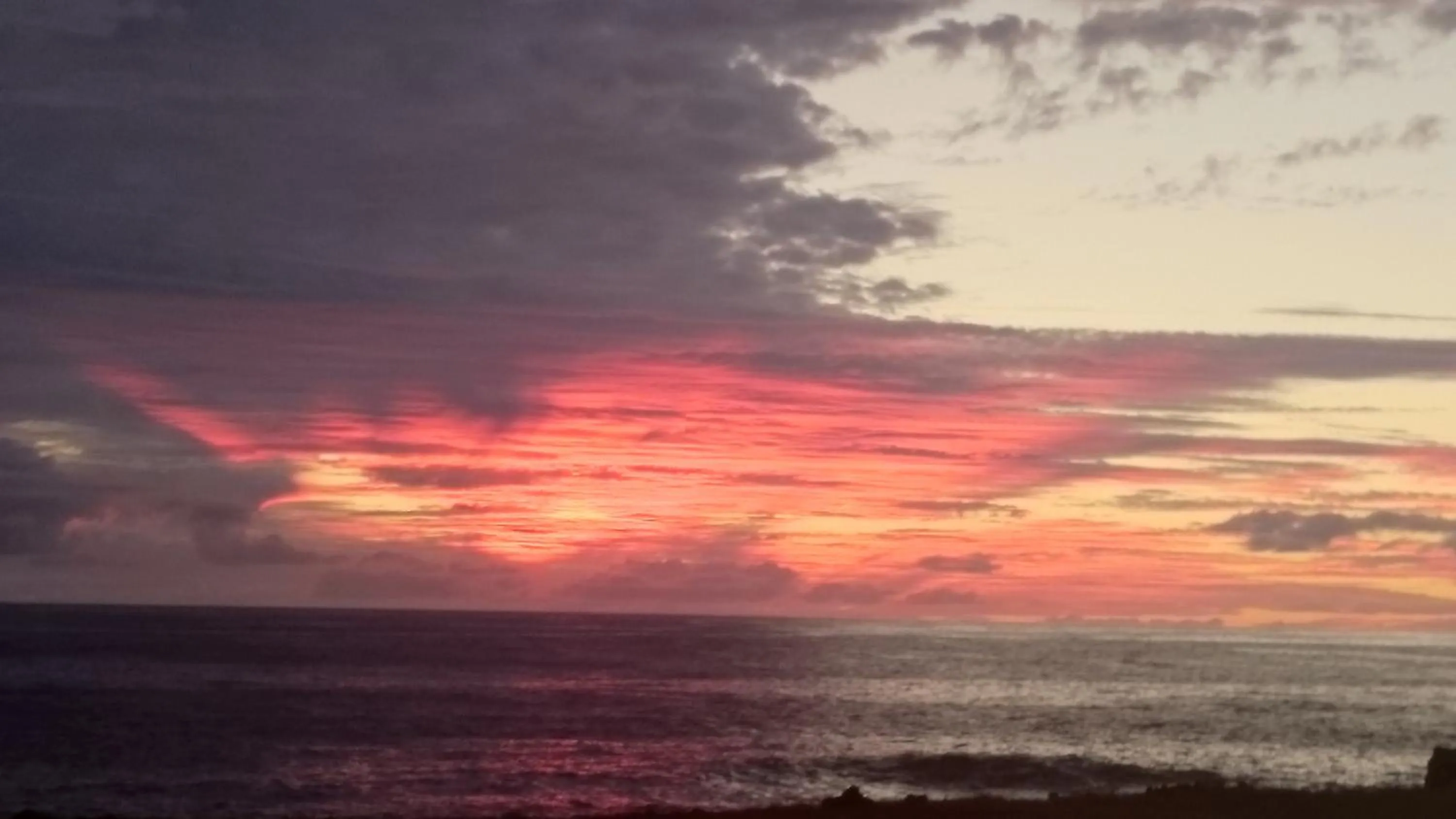 Hiking in Kaimana Inn Rapa Nui