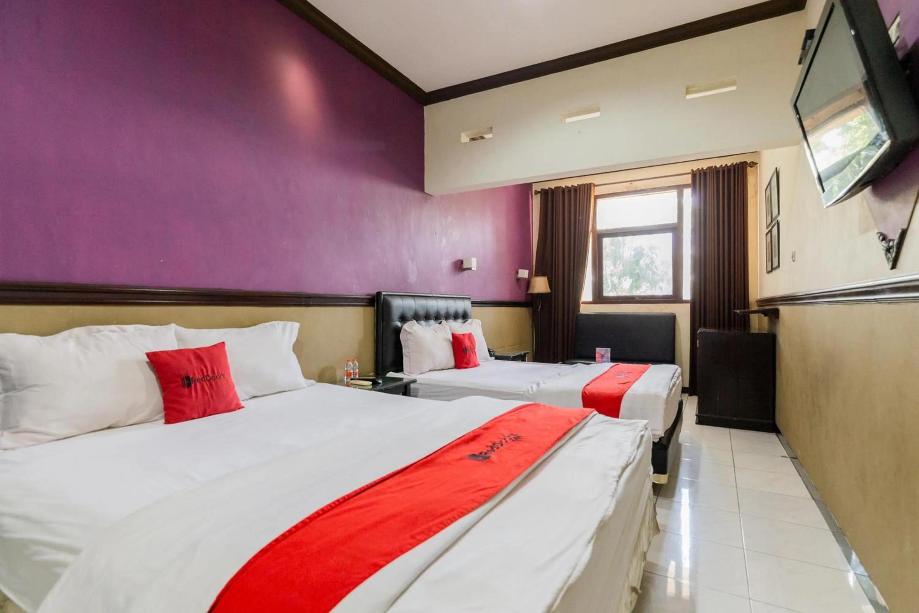 Bedroom, Bed in RedDoorz @ Urip Sumoharjo