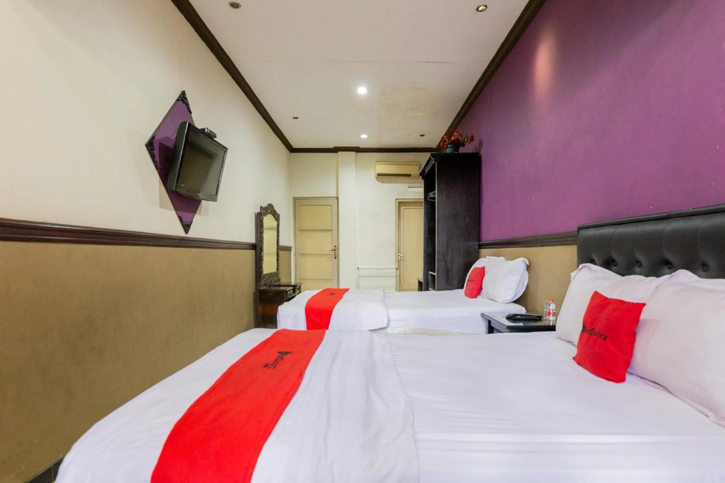 Bedroom, Bed in RedDoorz @ Urip Sumoharjo