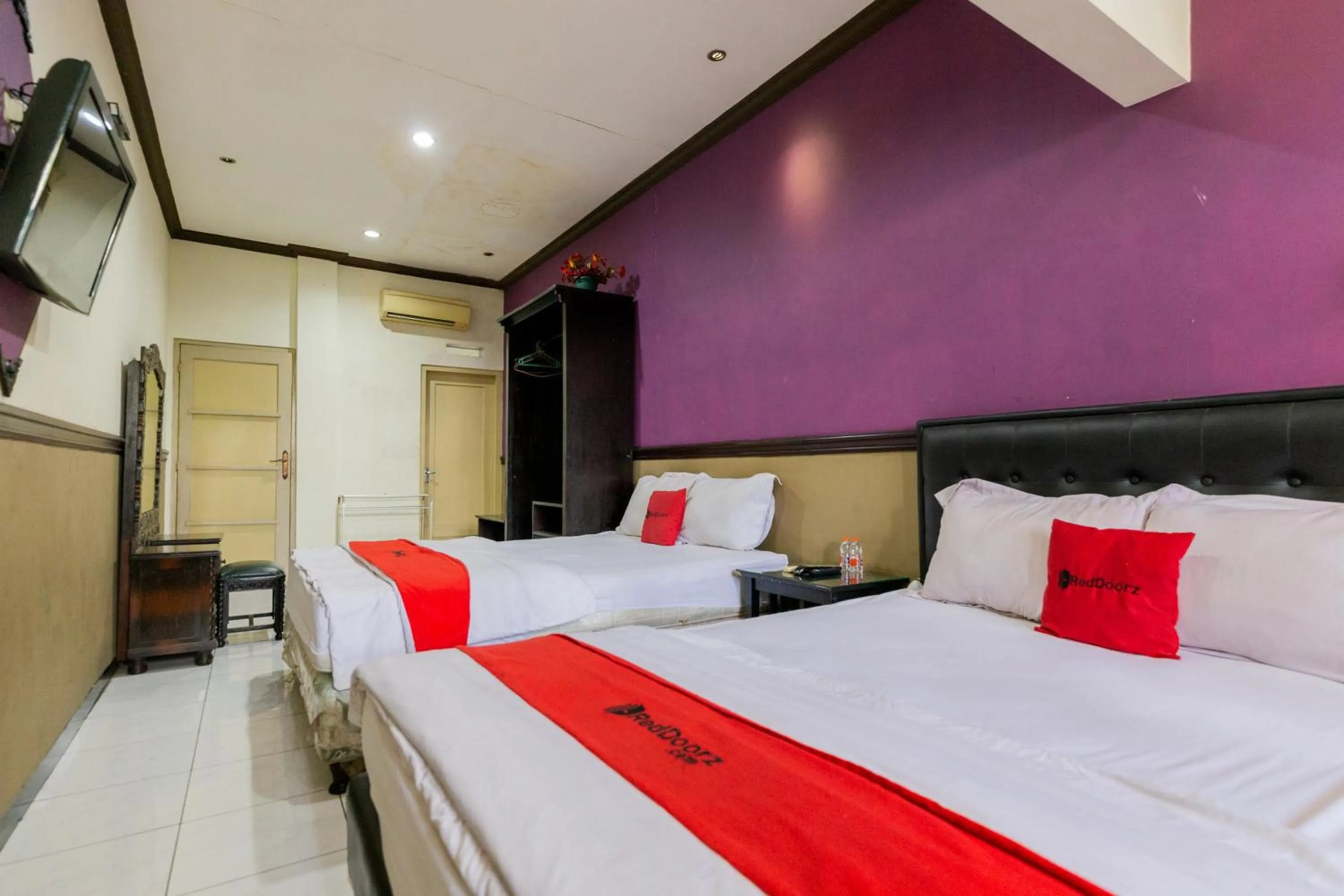 Bedroom, Bed in RedDoorz @ Urip Sumoharjo