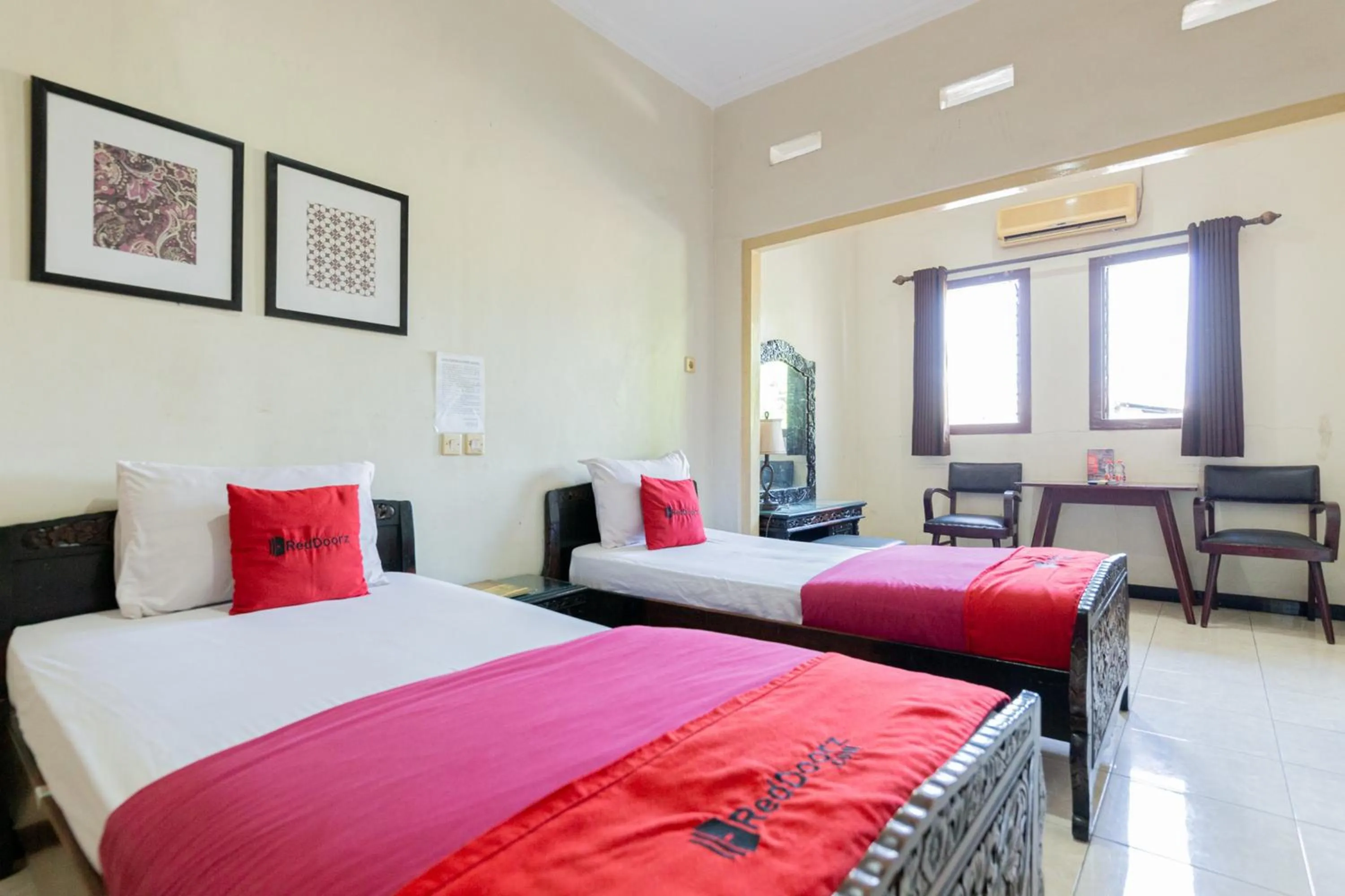 Bedroom, Bed in RedDoorz @ Urip Sumoharjo