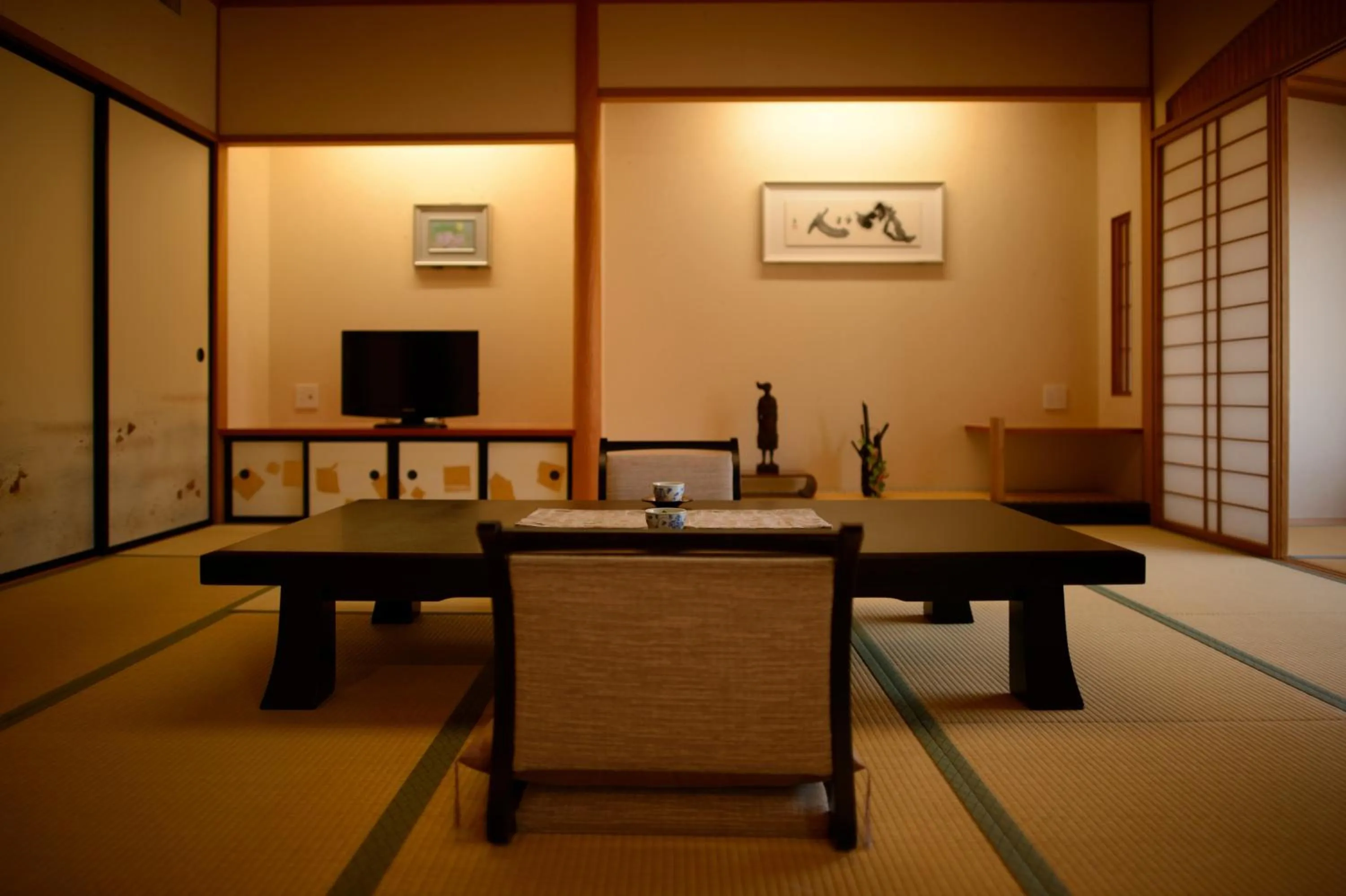 Photo of the whole room in Iizaka Onsen Surikamitei Ohtori