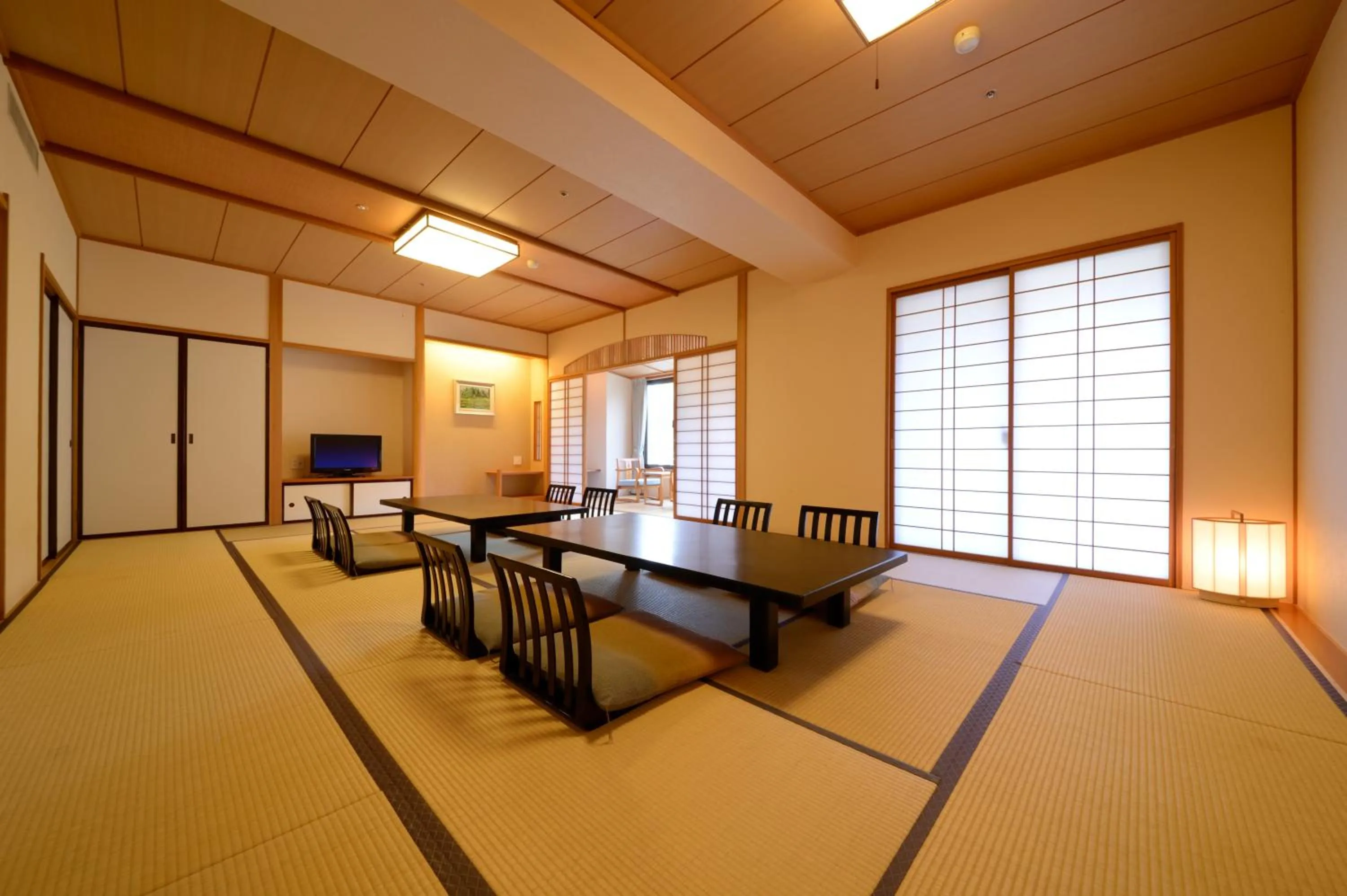 Photo of the whole room in Iizaka Onsen Surikamitei Ohtori